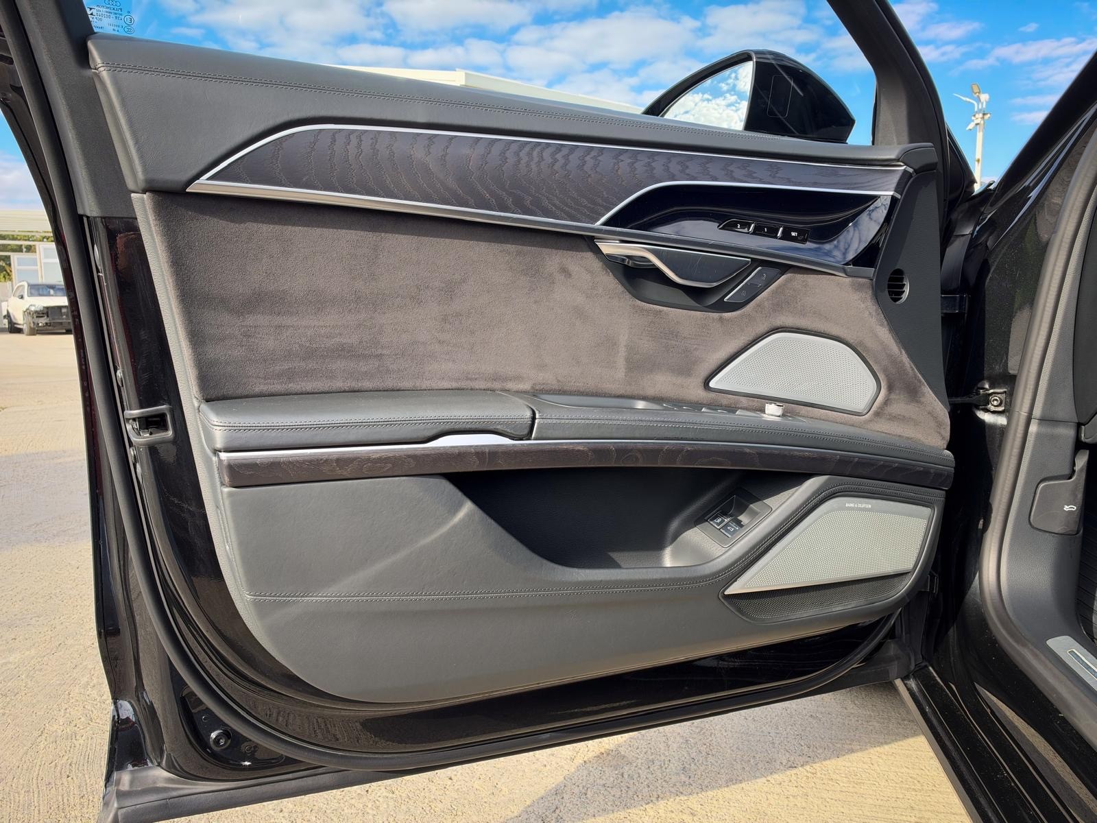 AUDI A8-image-11