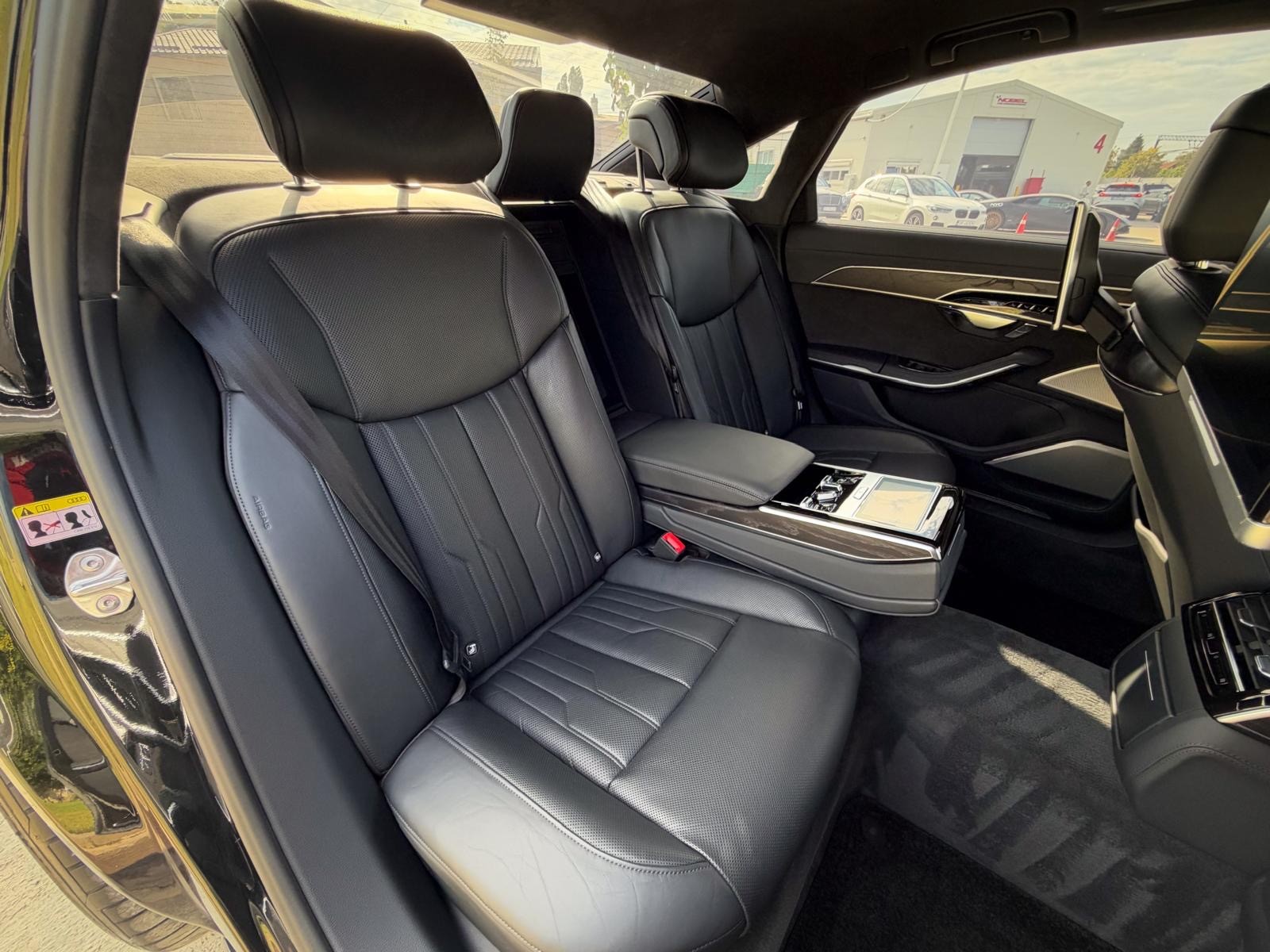 AUDI A8-image-4