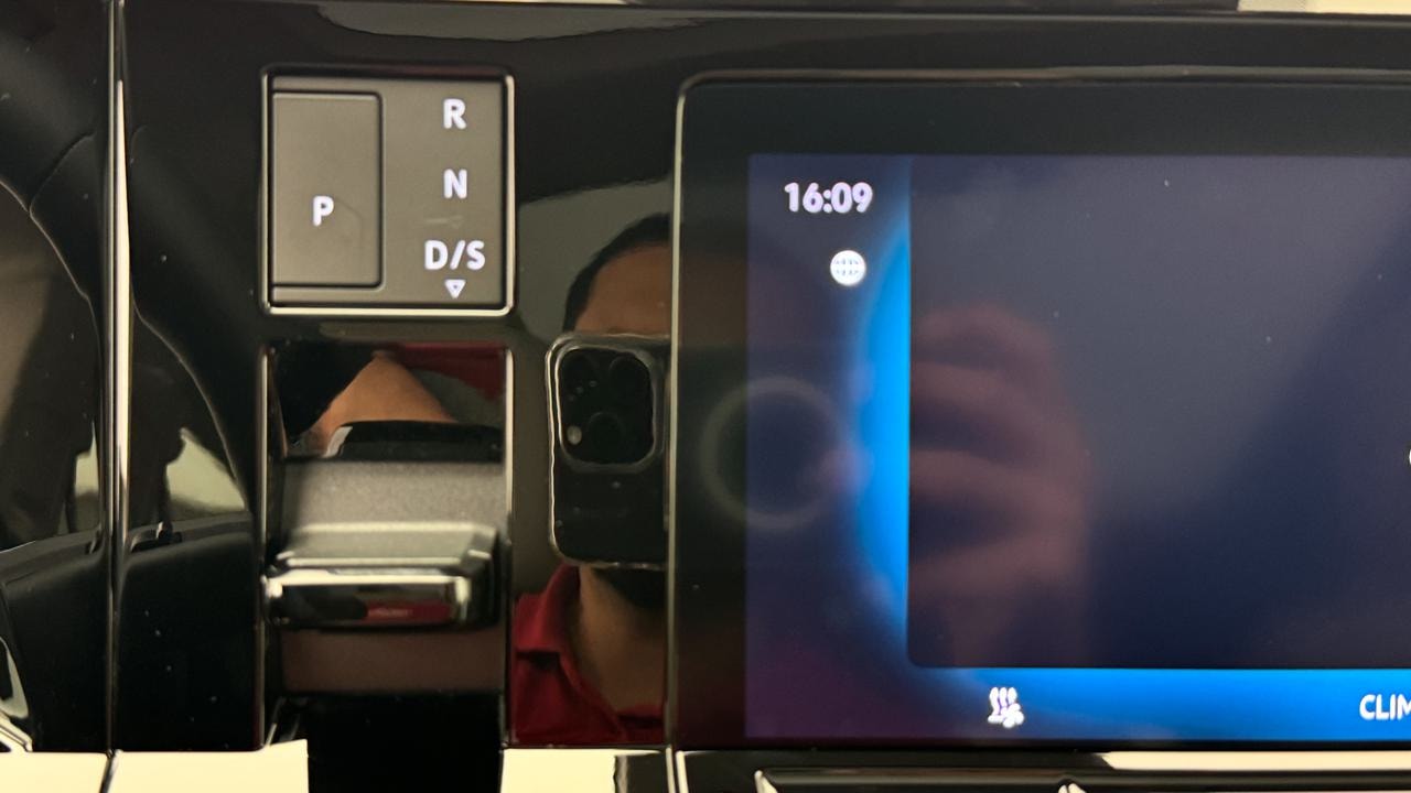 VW Multivan 1.5 eHybrid Life Edition Lang DSG-image-10