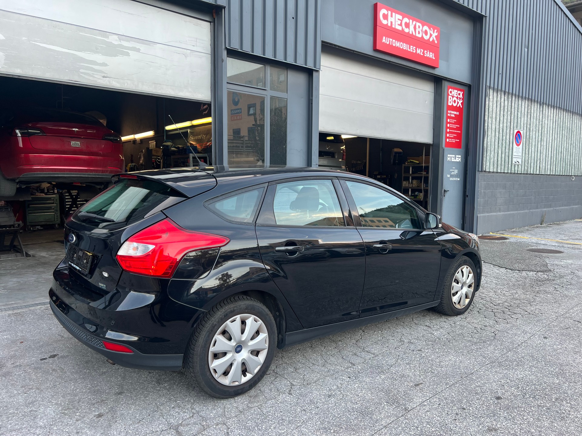 FORD Focus 1.6i VCT Trend PowerShift-image-5