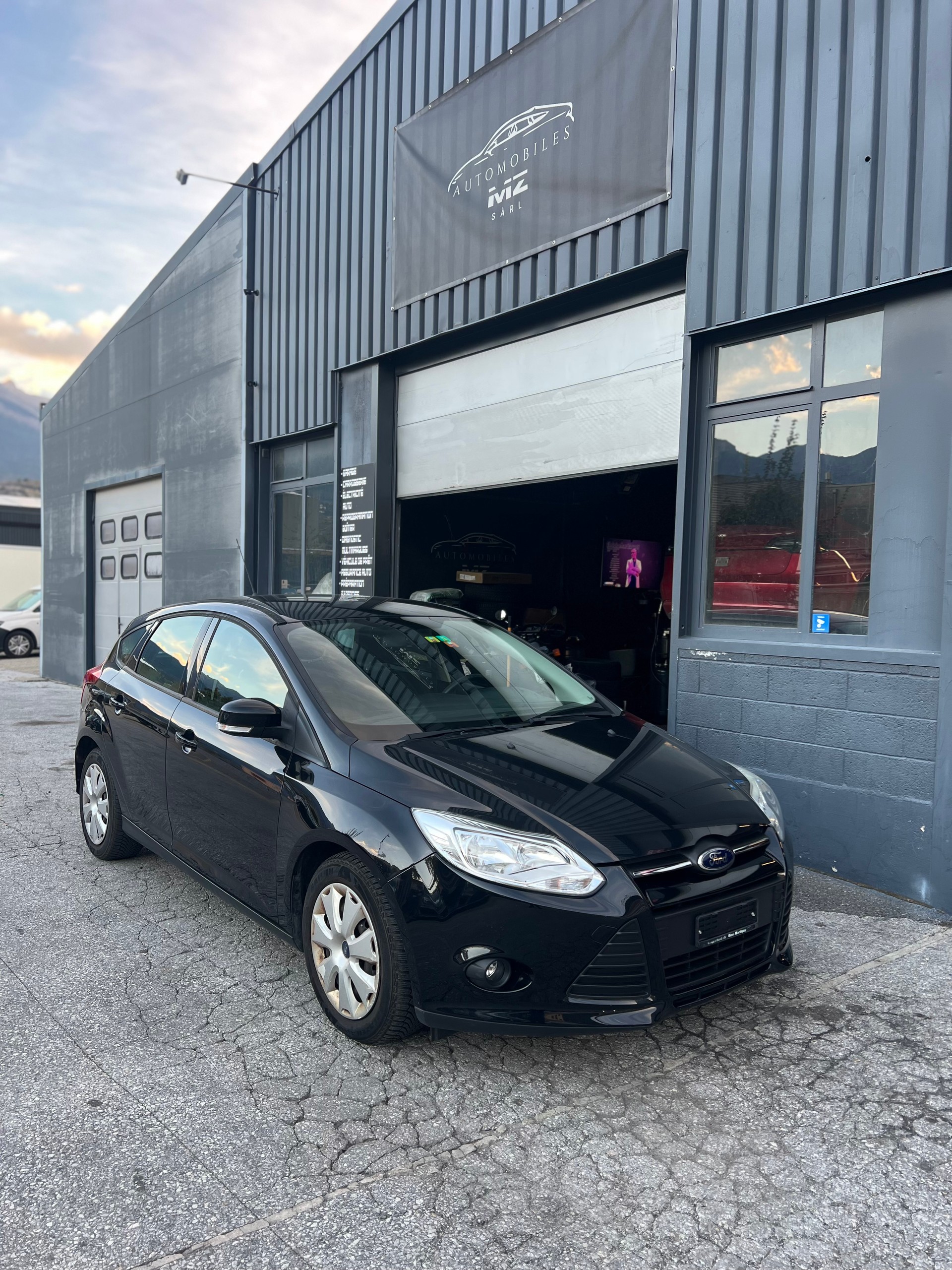 FORD Focus 1.6i VCT Trend PowerShift-image-0