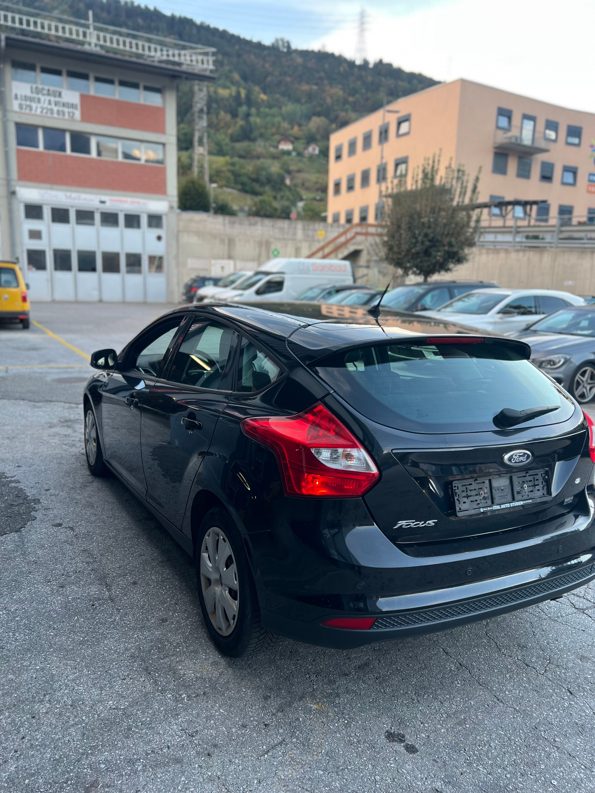 FORD Focus 1.6i VCT Trend PowerShift-image-4