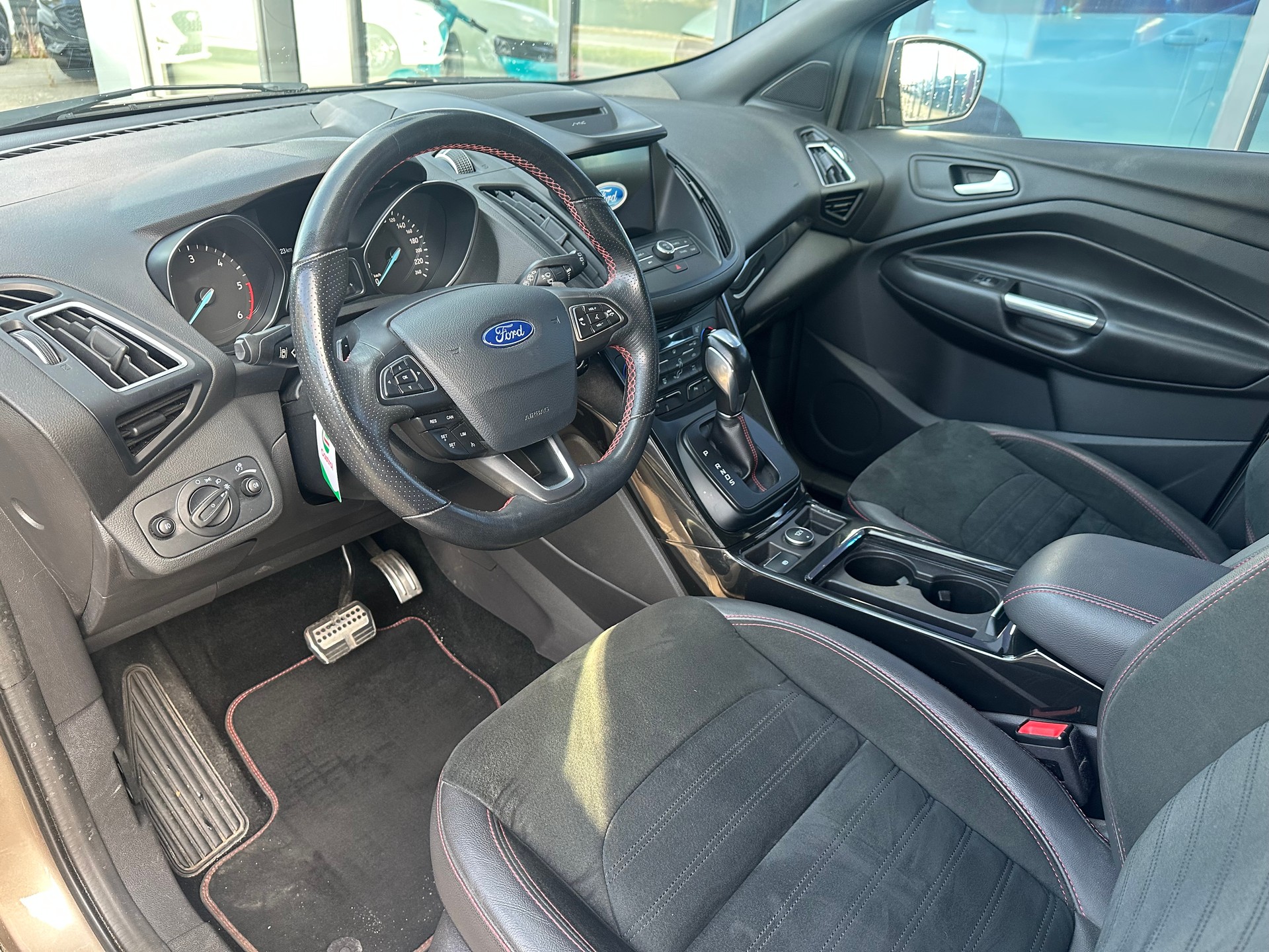 FORD Kuga 2.0 TDCi 150 ST-Line FPS-image-11