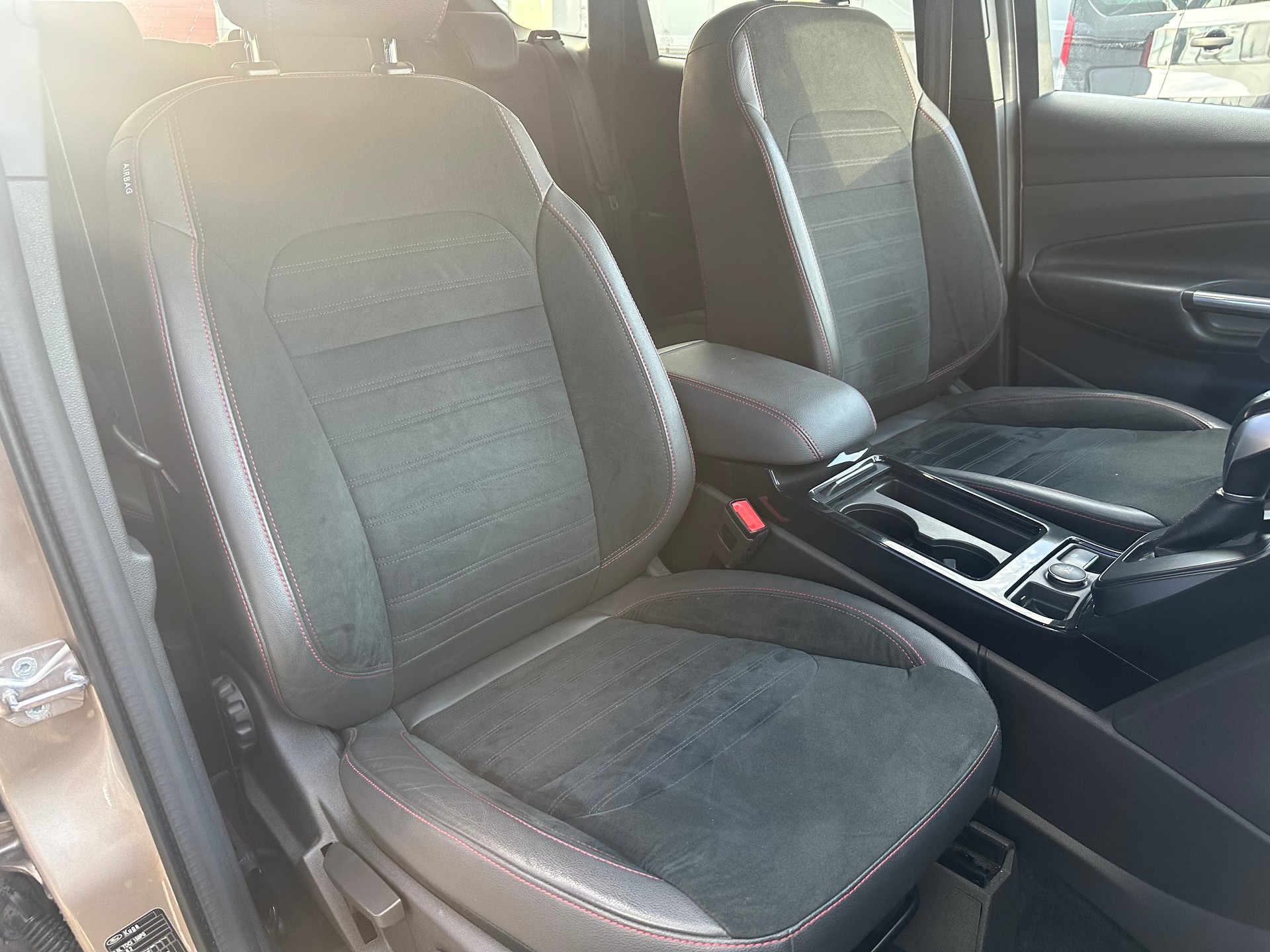 FORD Kuga 2.0 TDCi 150 ST-Line FPS-image-16