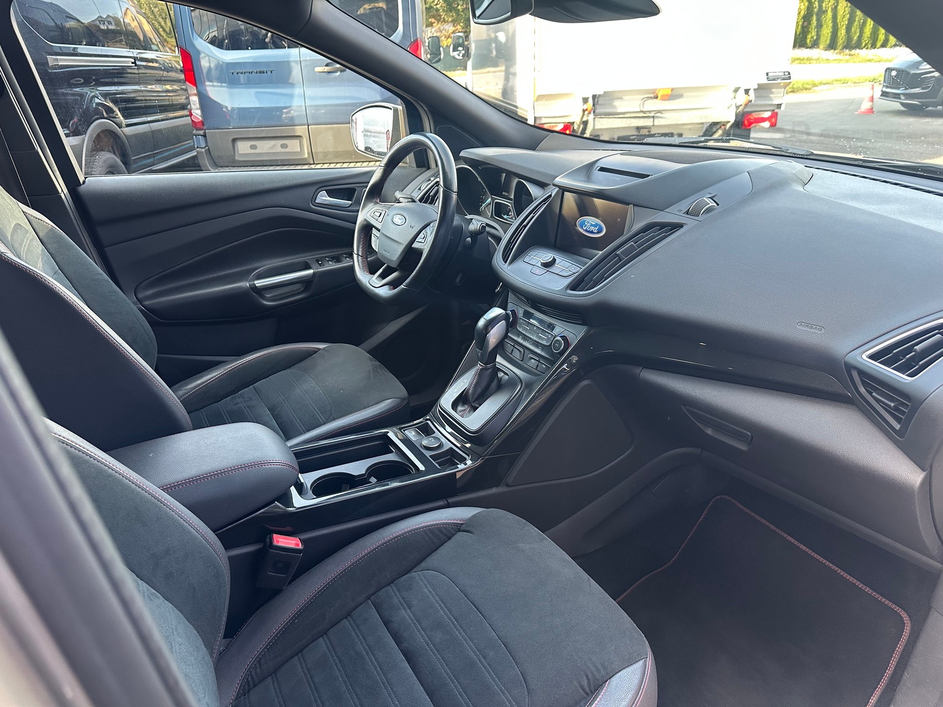 FORD Kuga 2.0 TDCi 150 ST-Line FPS-image-14