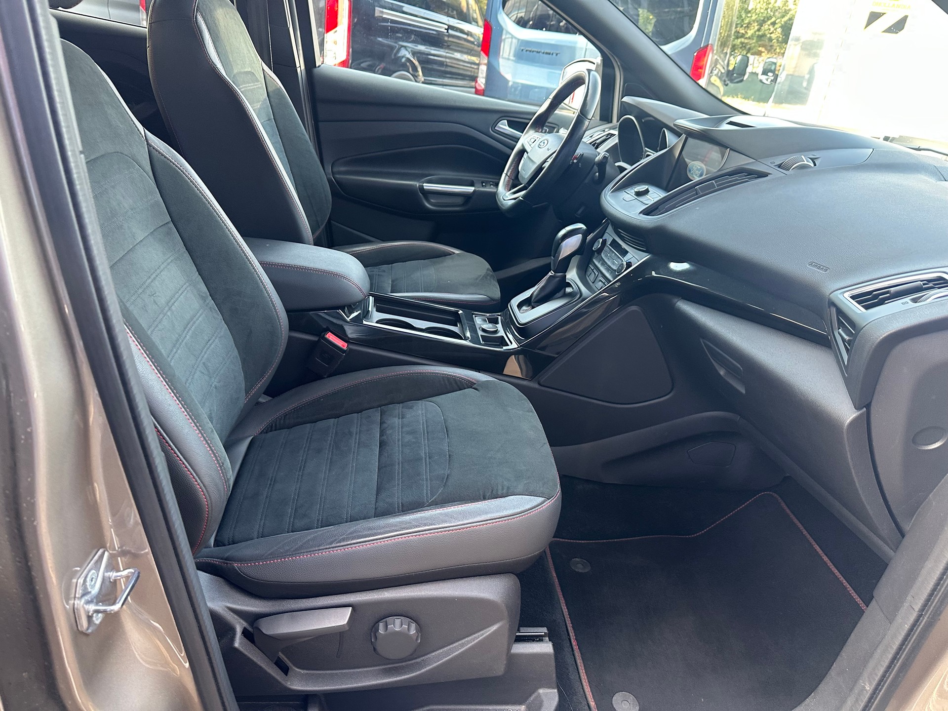 FORD Kuga 2.0 TDCi 150 ST-Line FPS-image-15