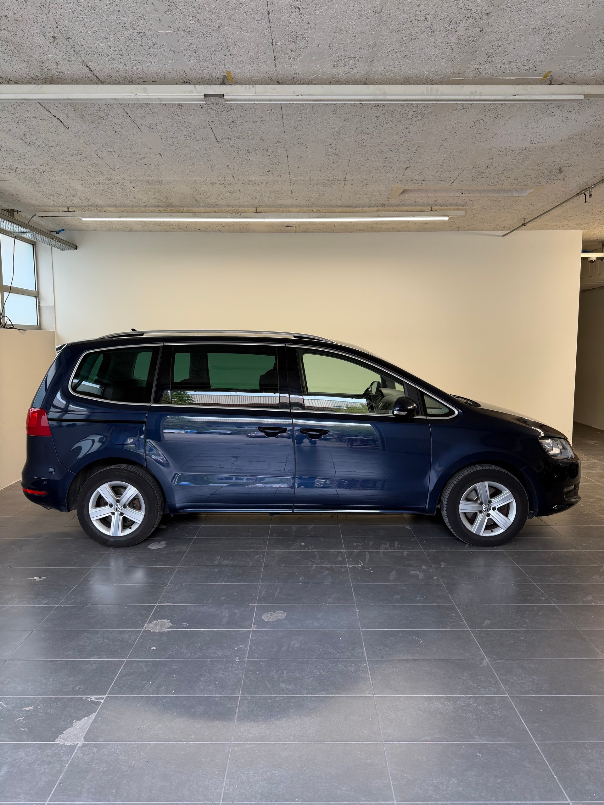 VW Sharan 2.0 TDI BlueMotion Technology Highline DSG-image-3