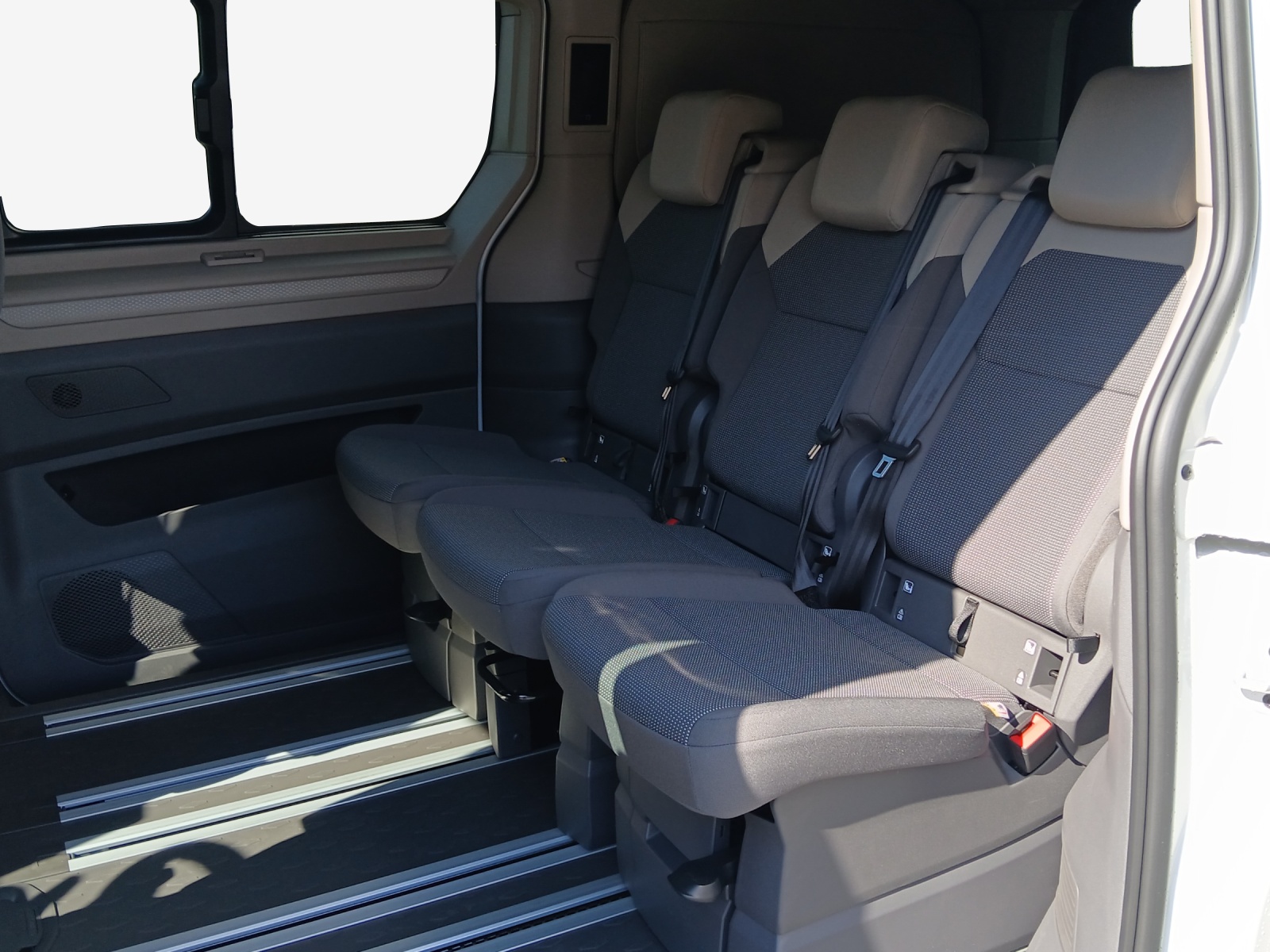 VW California 2.0 TDI Beach Tour Liberty-image-11