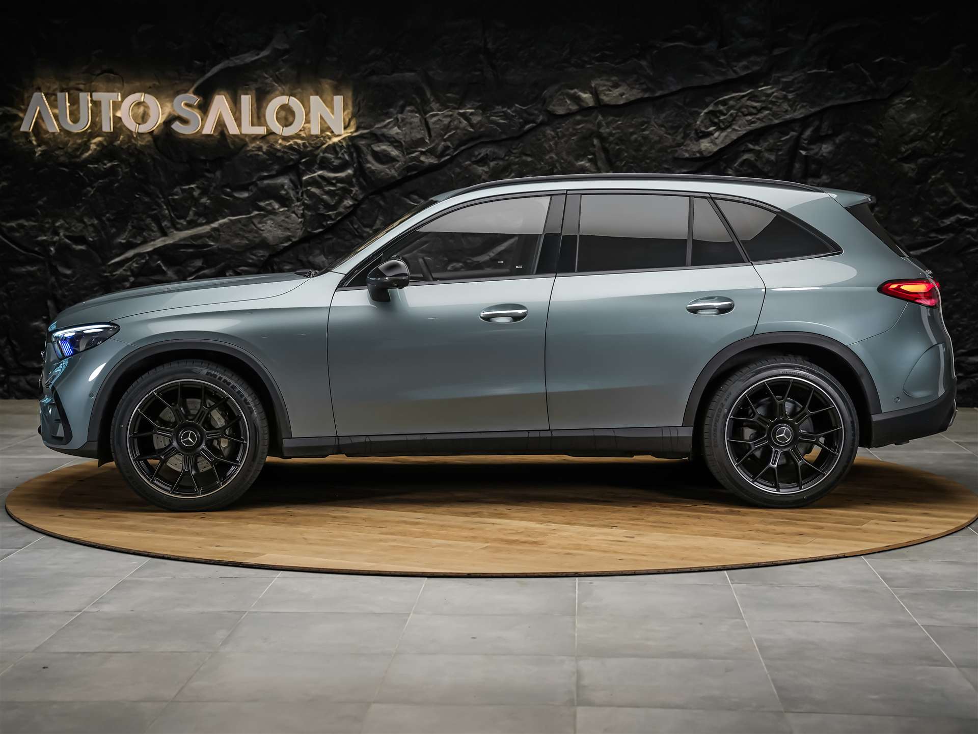 MERCEDES-BENZ GLC 300 d 4Matic AMG Line 9G-Tronic *21" Felgen*Digital Light*AHK*-showroom-element-1
