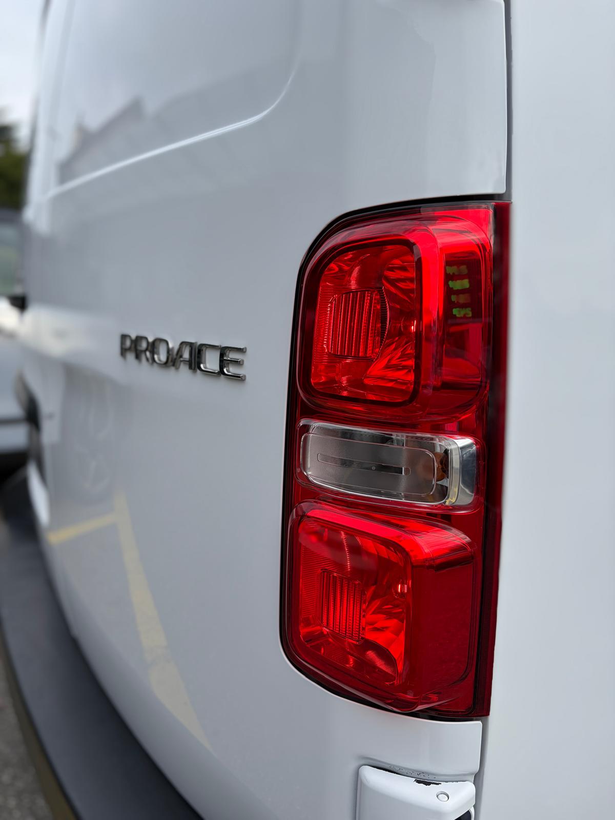TOYOTA Proace 2.0D Panel Van Long Comfort Automat-image-4