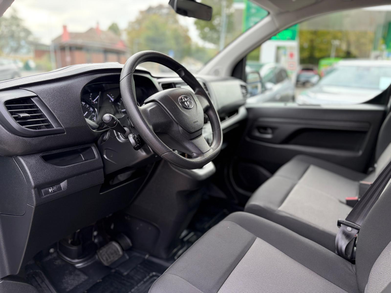 TOYOTA Proace 2.0D Panel Van Long Comfort Automat-image-8