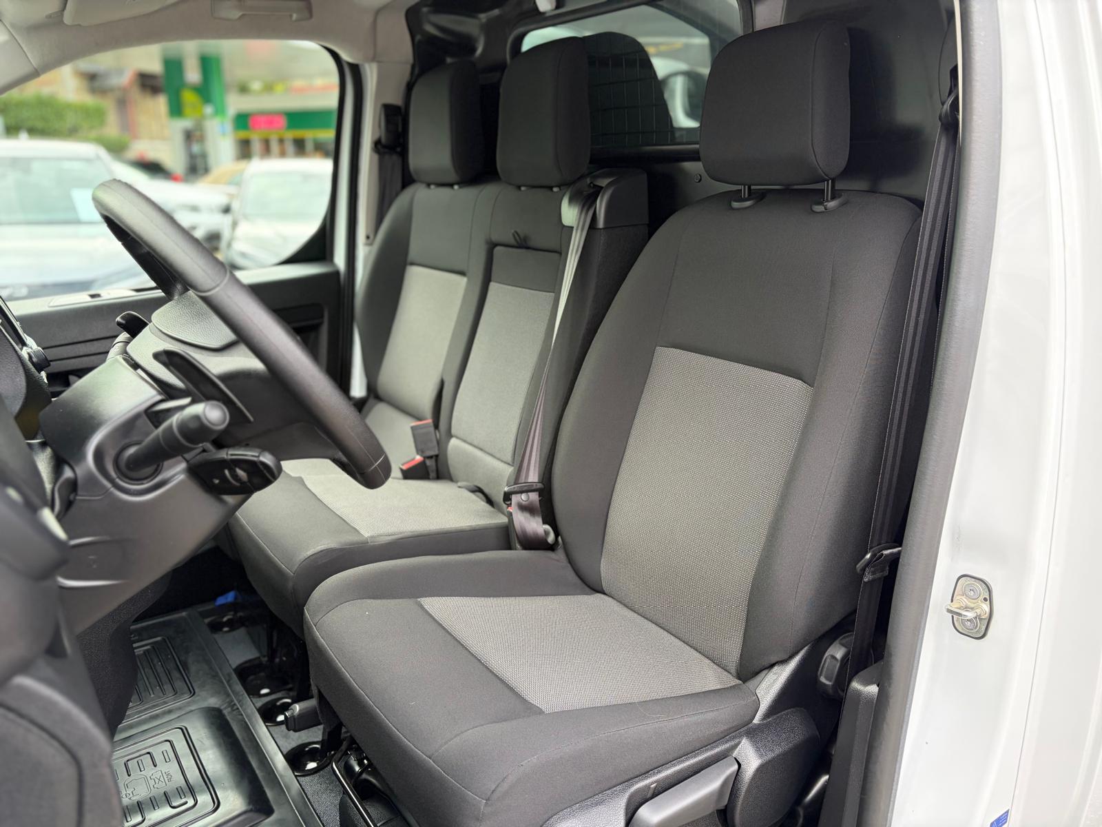 TOYOTA Proace 2.0D Panel Van Long Comfort Automat-image-10