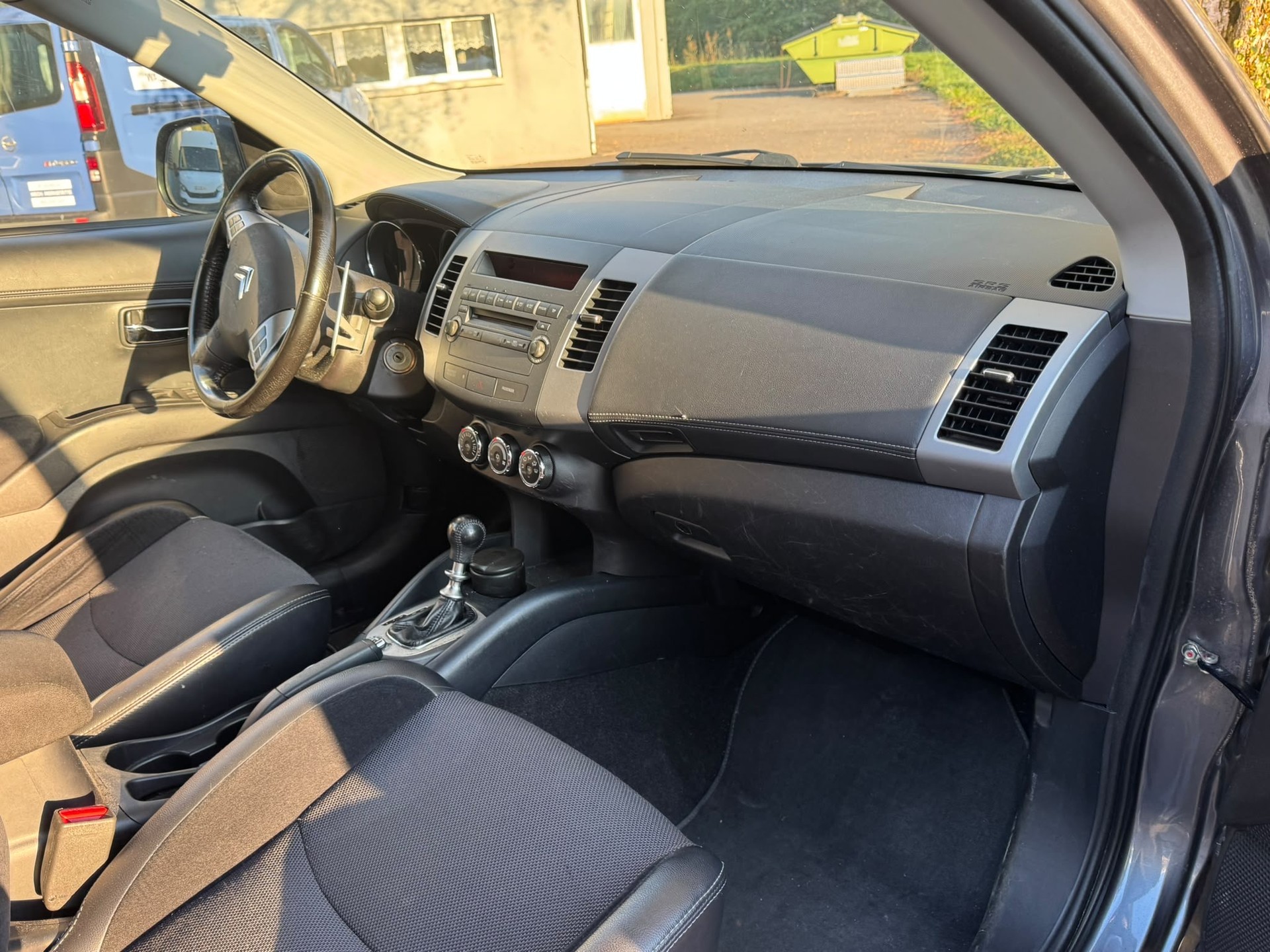 CITROEN C-Crosser 2.2 HDi Exclusive DCS6-image-6