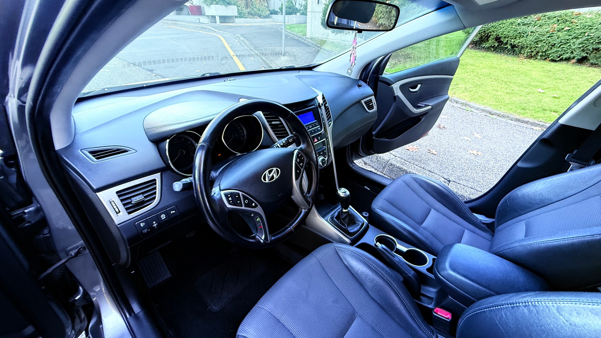 HYUNDAI i30 1.6 GDI Style-image-10