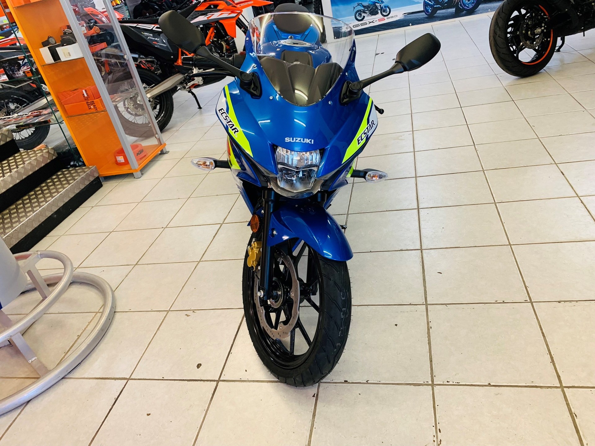 SUZUKI GSX-R 125-showroom-element-2