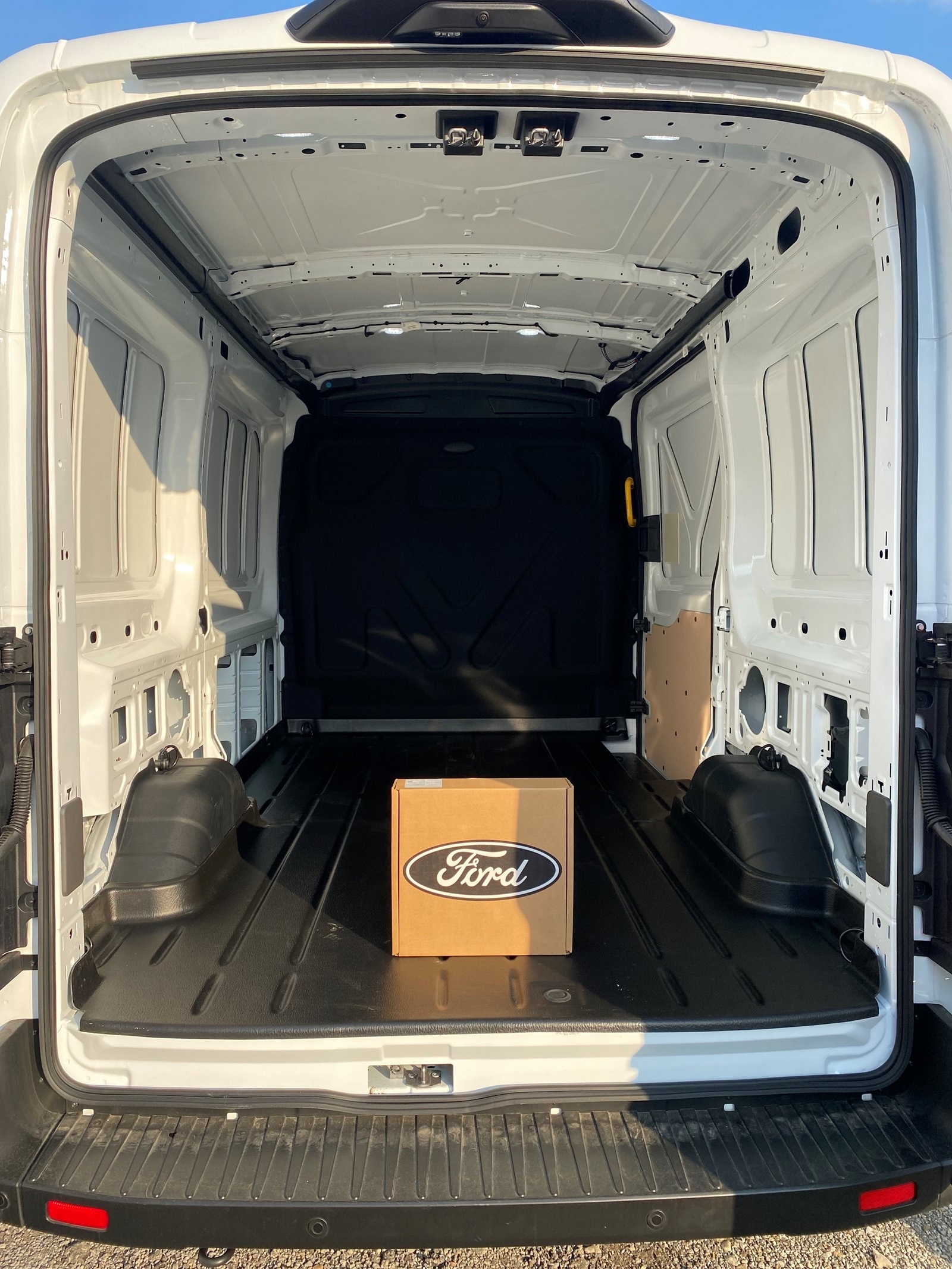 FORD E-Transit Van 390 L2 Trend RWD-image-4