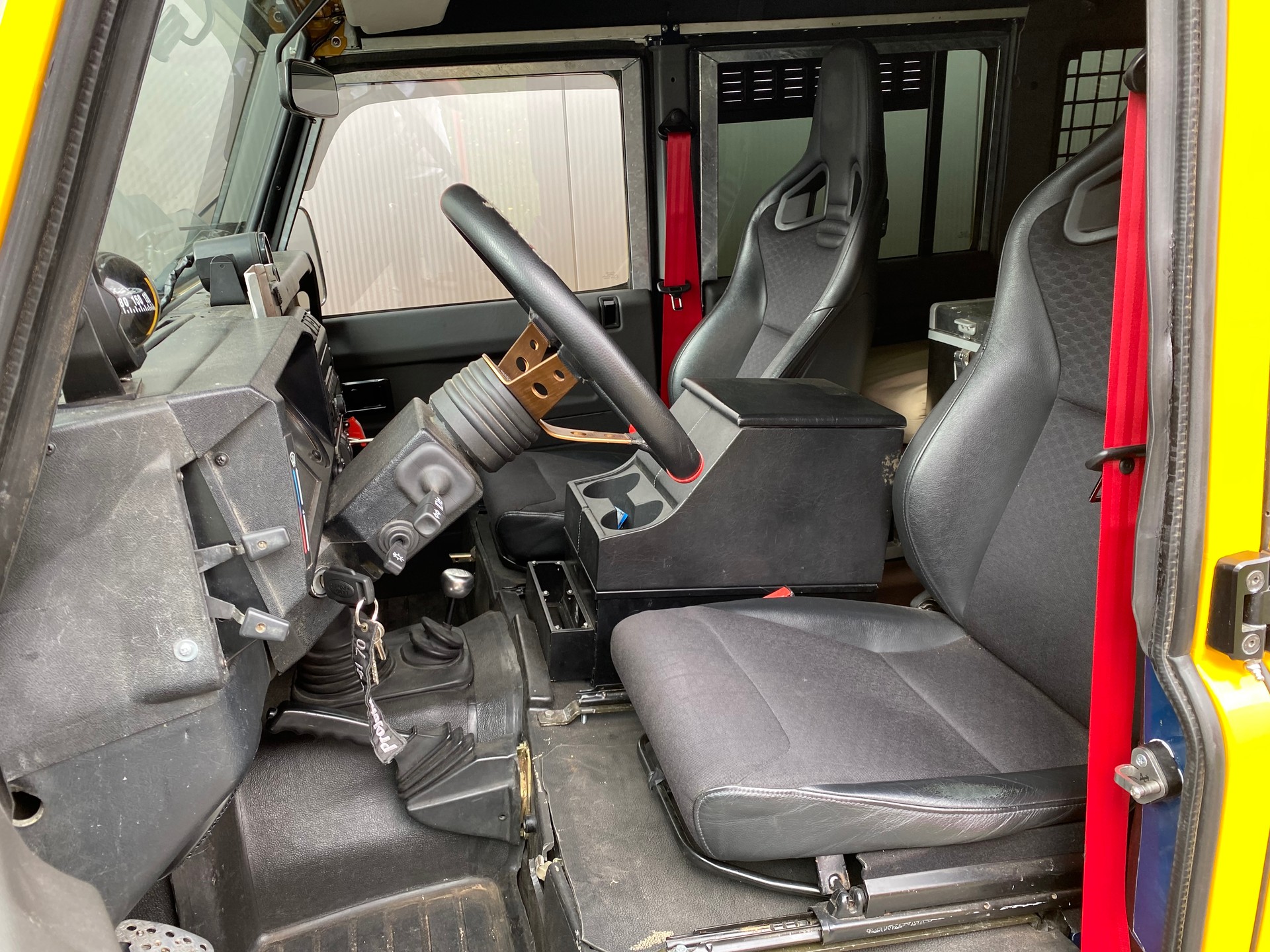 LAND ROVER DEFENDER 110 TD5 DESERT STORM II-image-8