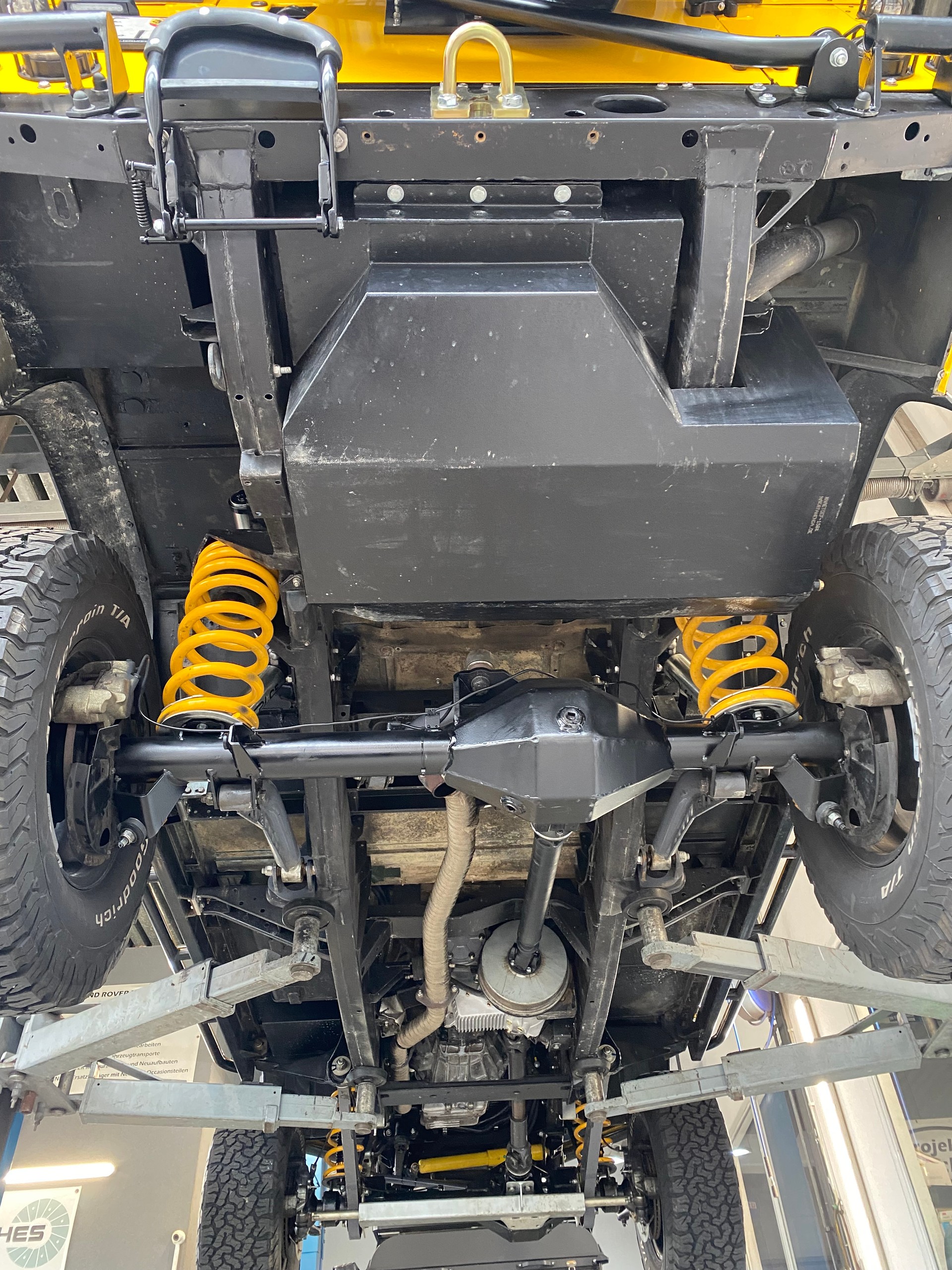 LAND ROVER DEFENDER 110 TD5 DESERT STORM II-image-16