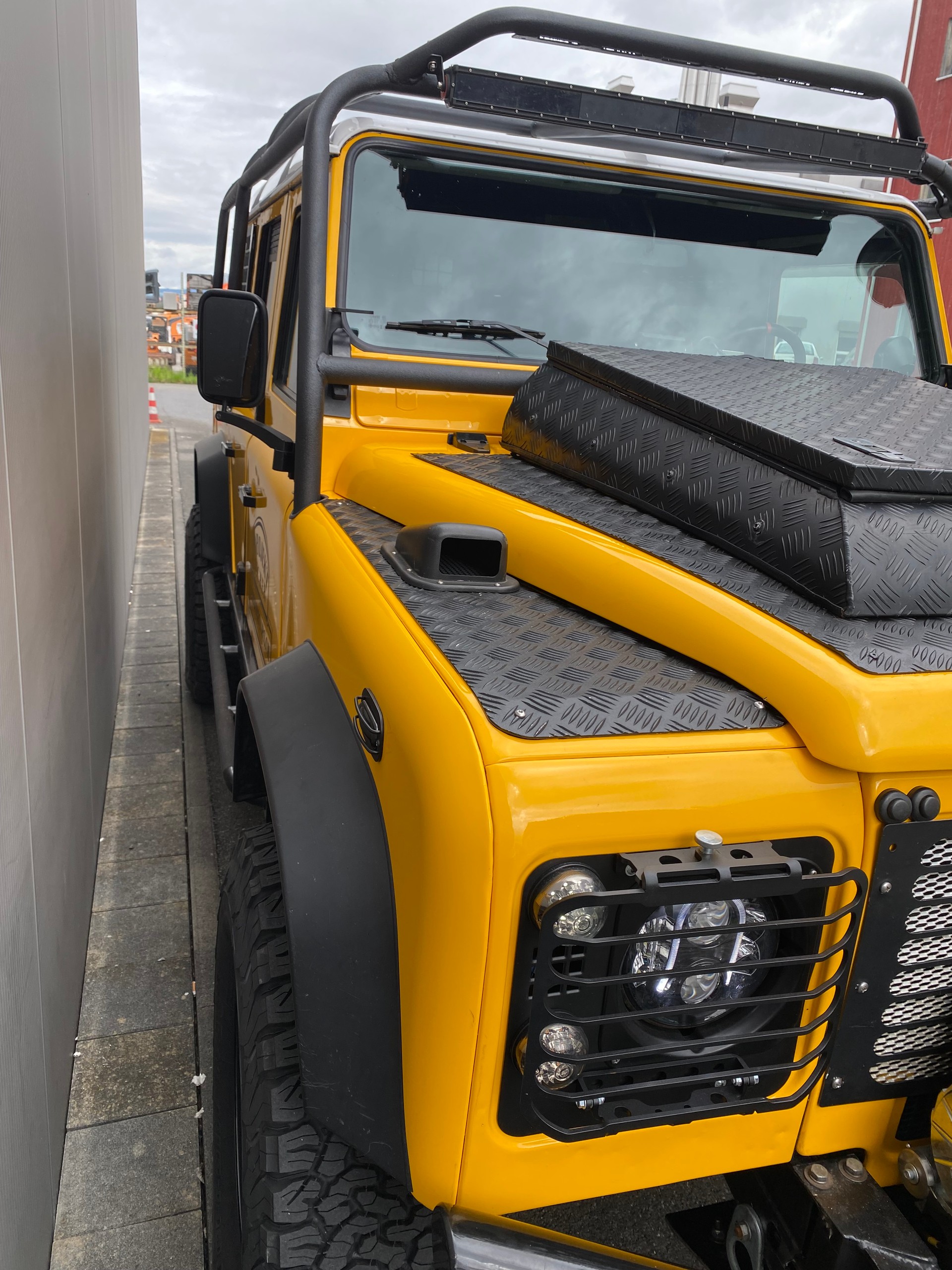 LAND ROVER DEFENDER 110 TD5 DESERT STORM II-image-29