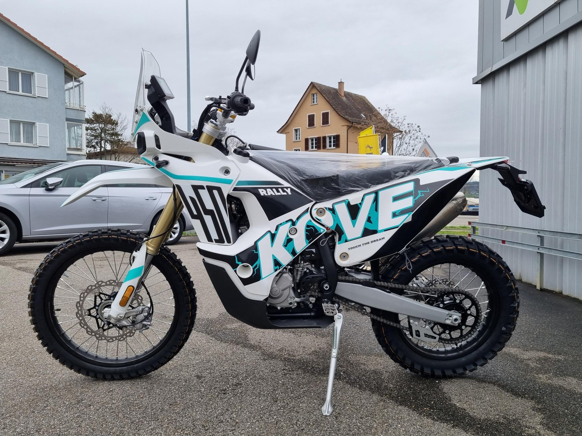 KOVE RALLY-showroom-element-1