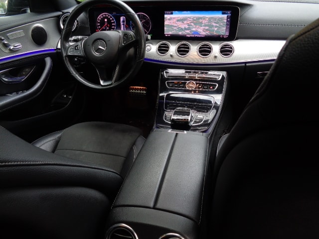MERCEDES-BENZ E 220 d AMG Line 4Matic 9G-Tronic-image-3