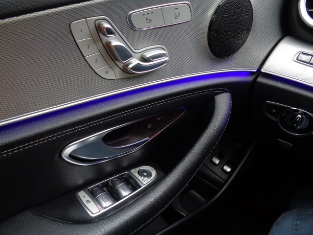 MERCEDES-BENZ E 220 d AMG Line 4Matic 9G-Tronic-image-7