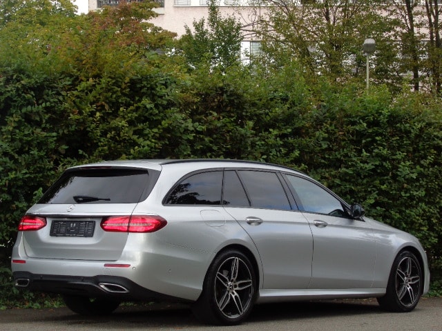 MERCEDES-BENZ E 220 d AMG Line 4Matic 9G-Tronic-image-15