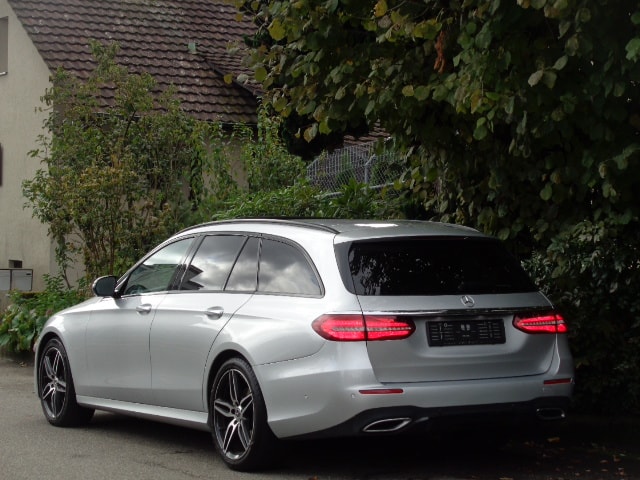 MERCEDES-BENZ E 220 d AMG Line 4Matic 9G-Tronic-image-2