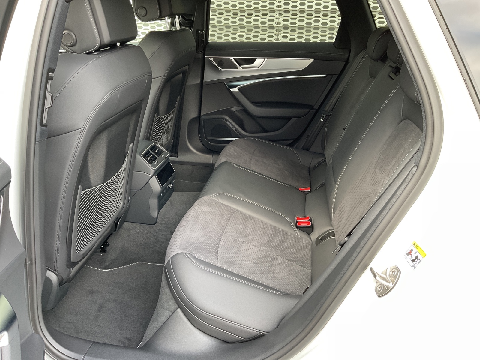 AUDI A6 Avant 40 TDI Attraction S line quattro S-tronic-image-10