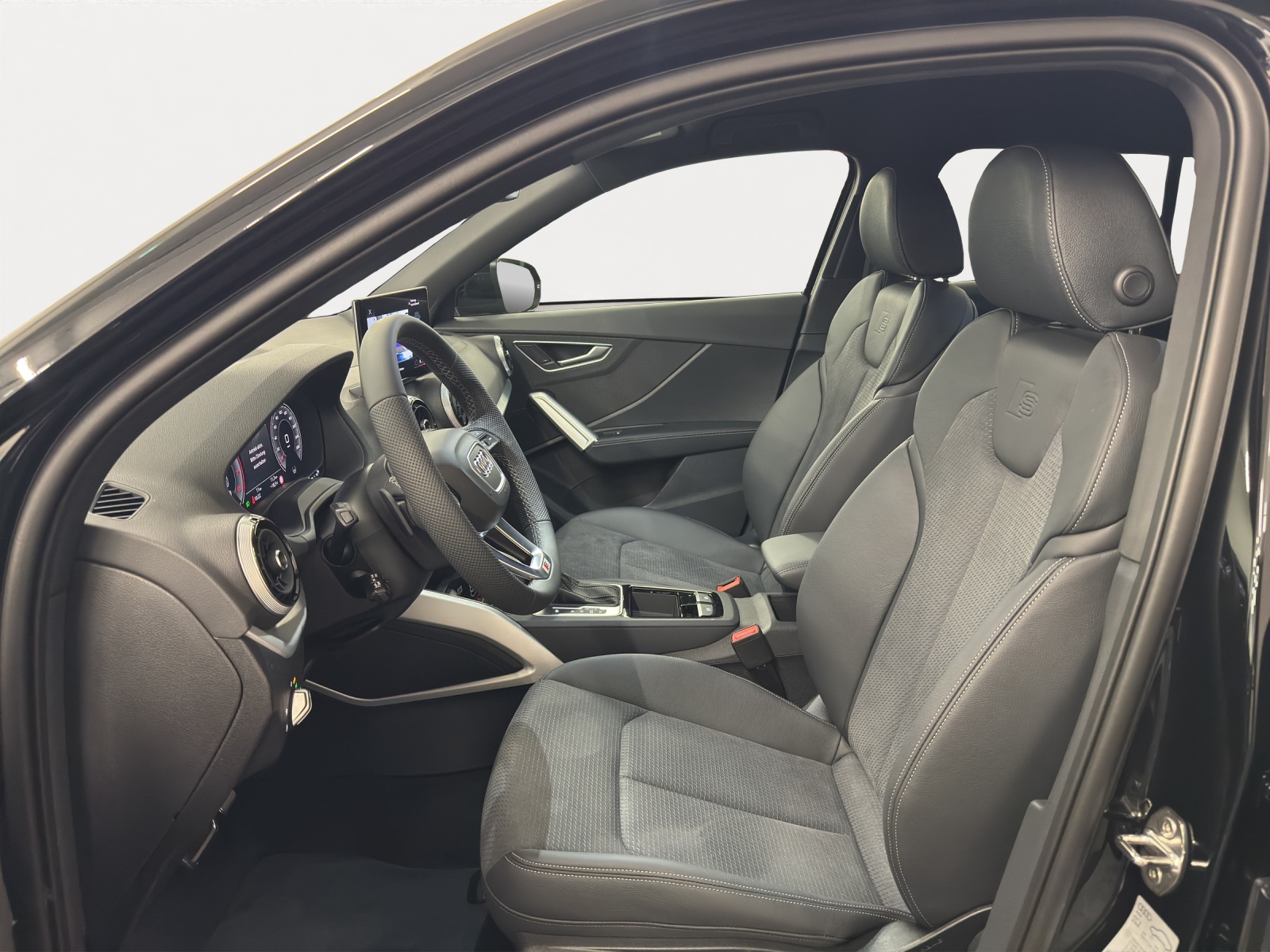 AUDI Q2 40 TFSI S line Attraction quattro S-tronic-image-4