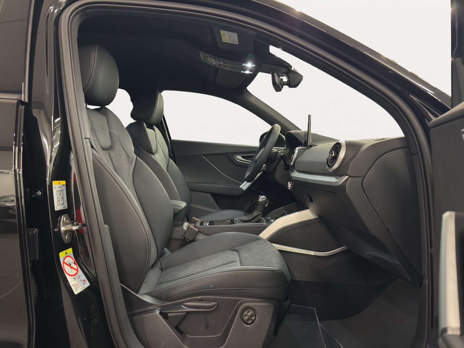 AUDI Q2 40 TFSI S line Attraction quattro S-tronic-image-6