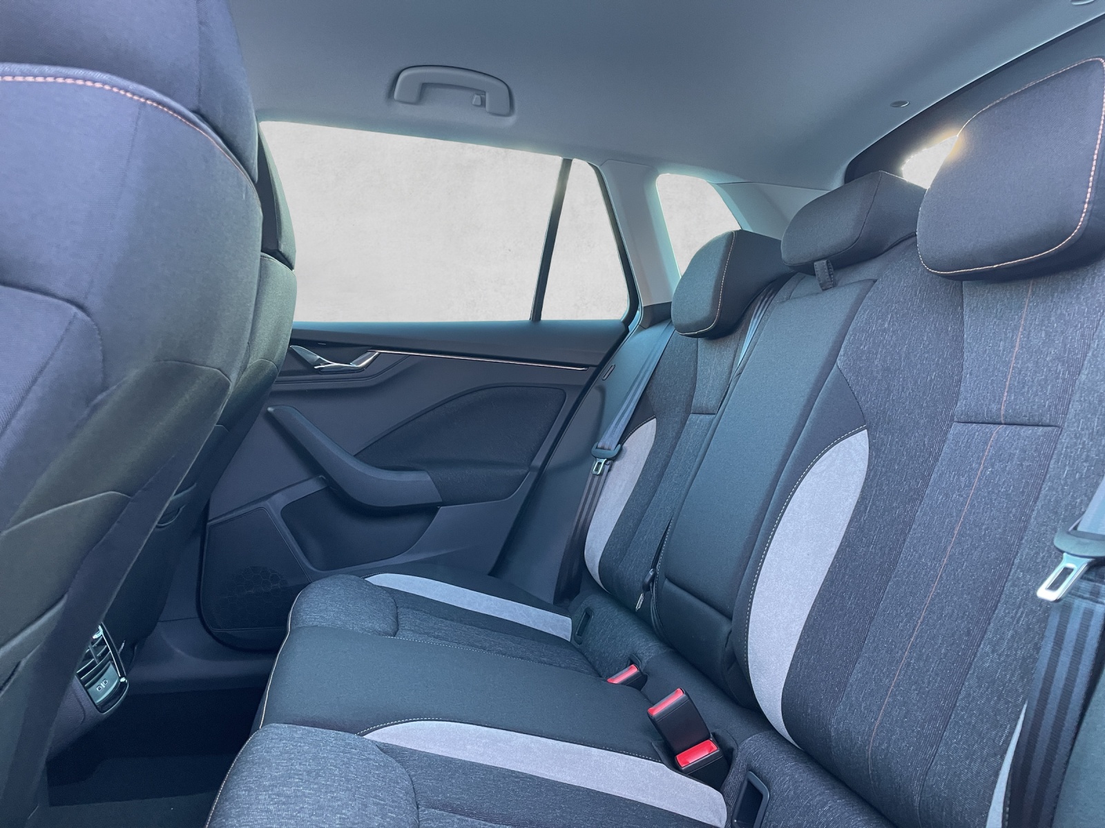 SKODA Kamiq 1.5 TSI Selection DSG-image-9