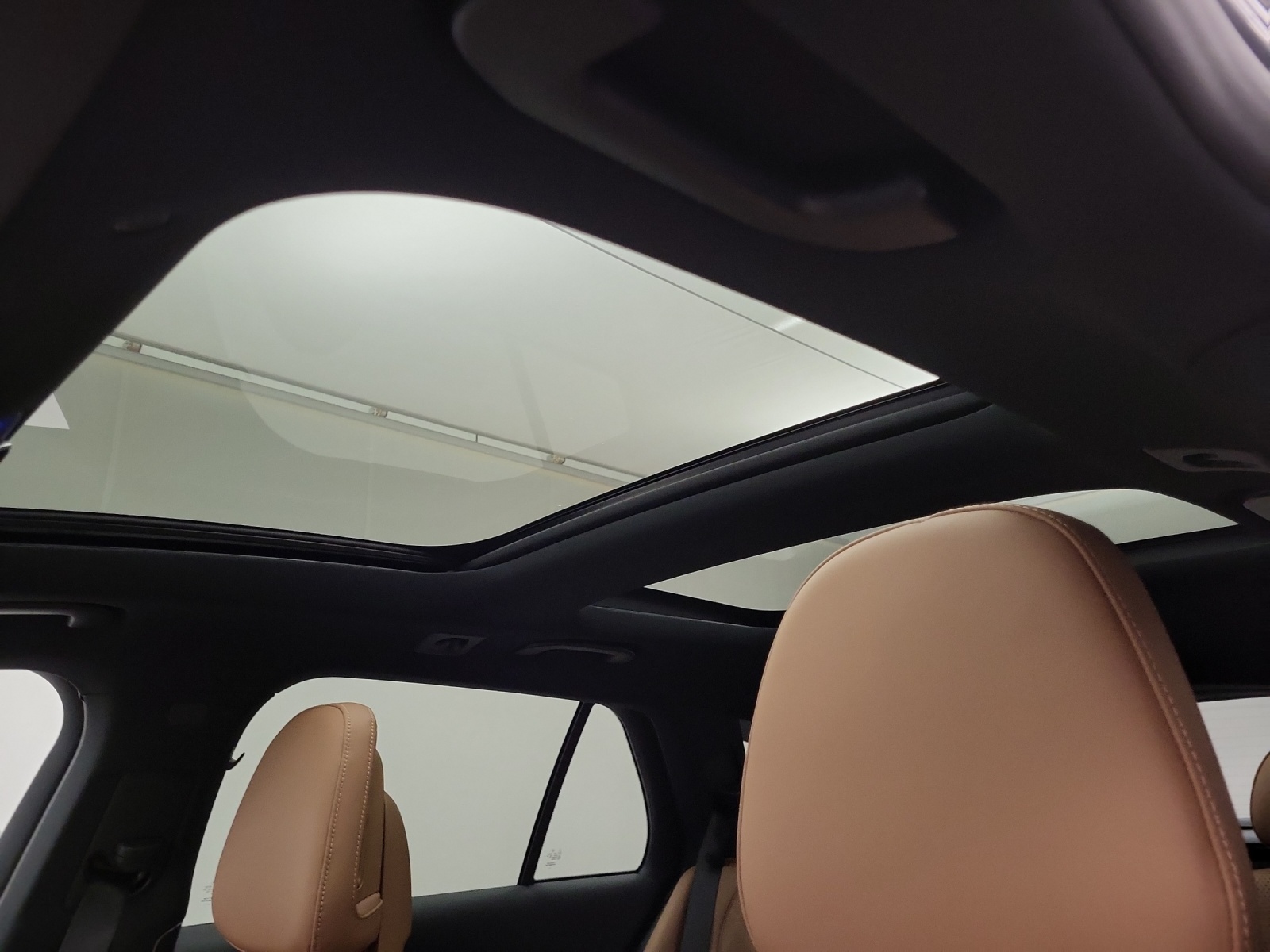 MERCEDES-BENZ E 220 d AMG Line 4Matic T-image-15