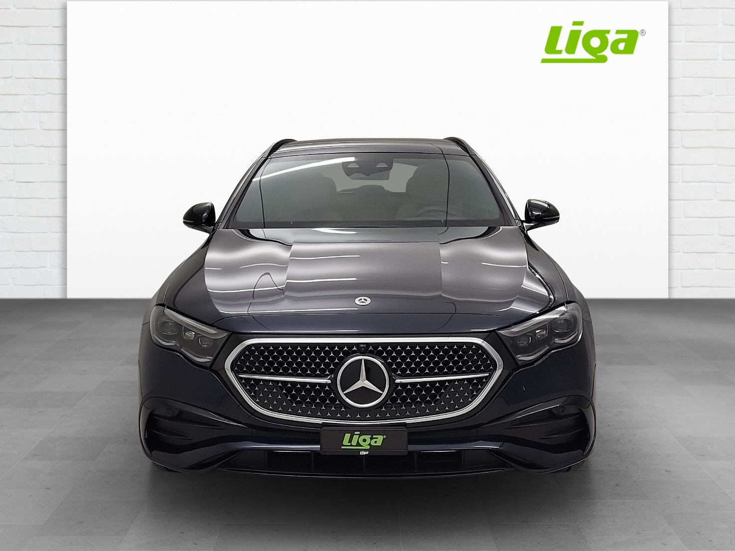 MERCEDES-BENZ E 220 d AMG Line 4Matic T-showroom-element-2