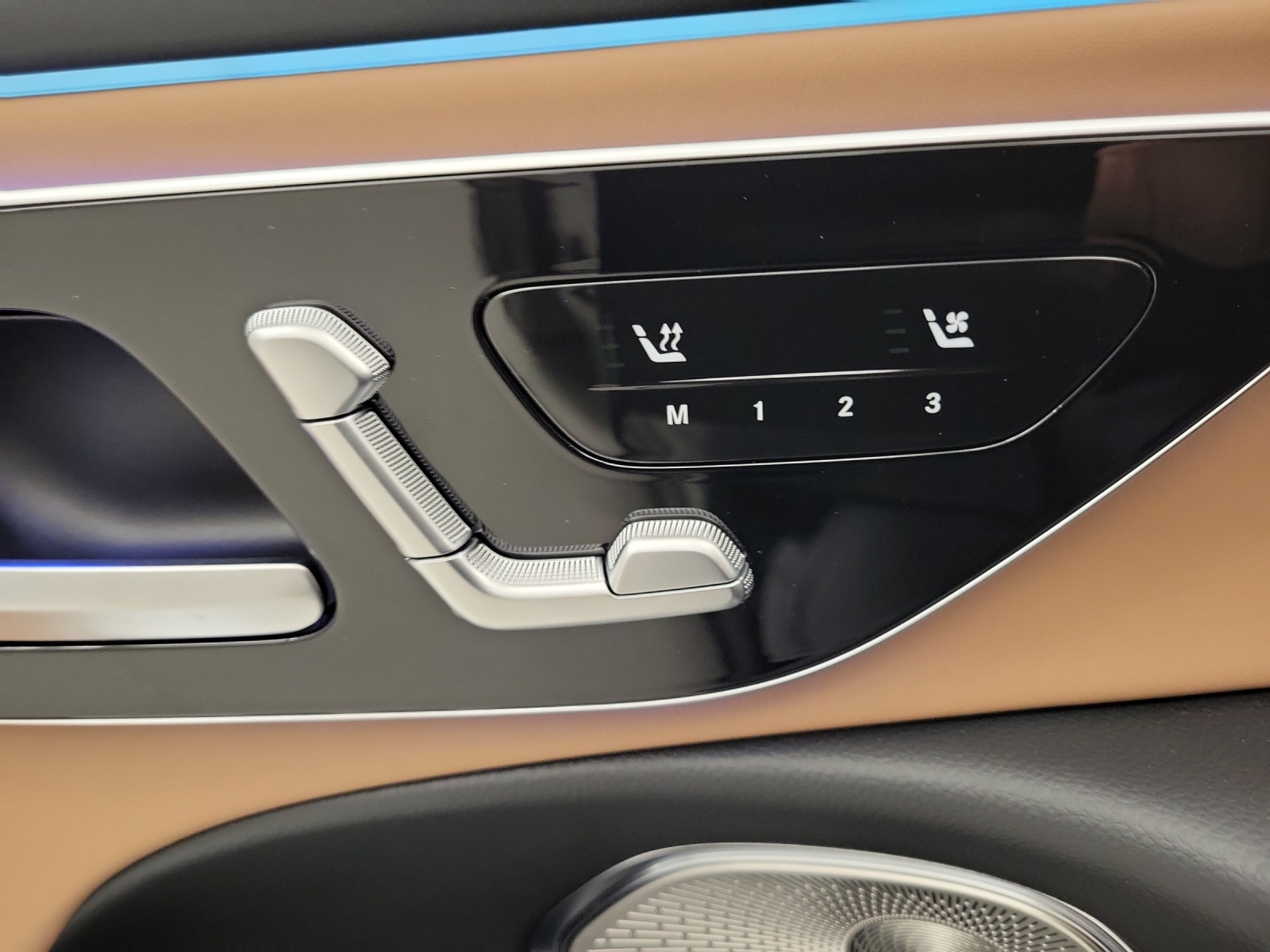 MERCEDES-BENZ E 220 d AMG Line 4Matic T-image-14