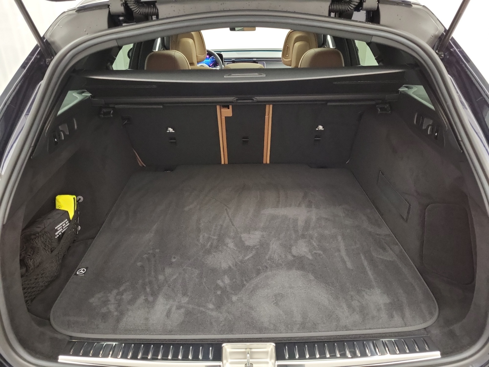 MERCEDES-BENZ E 220 d AMG Line 4Matic T-image-10