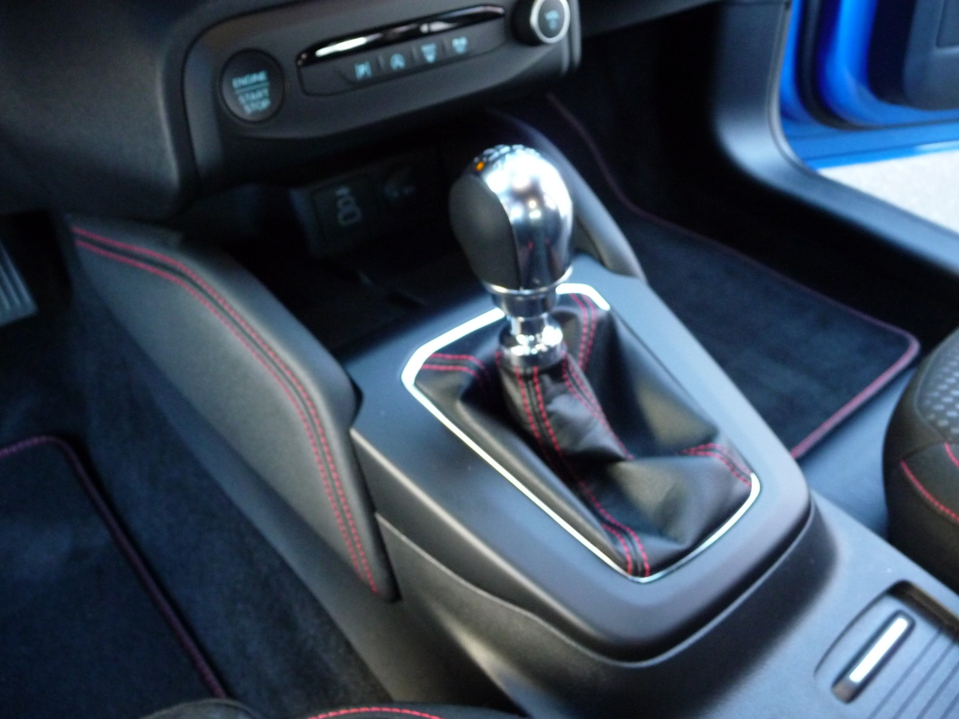 FORD Focus 1.0 MHEV ST-Line X-image-7