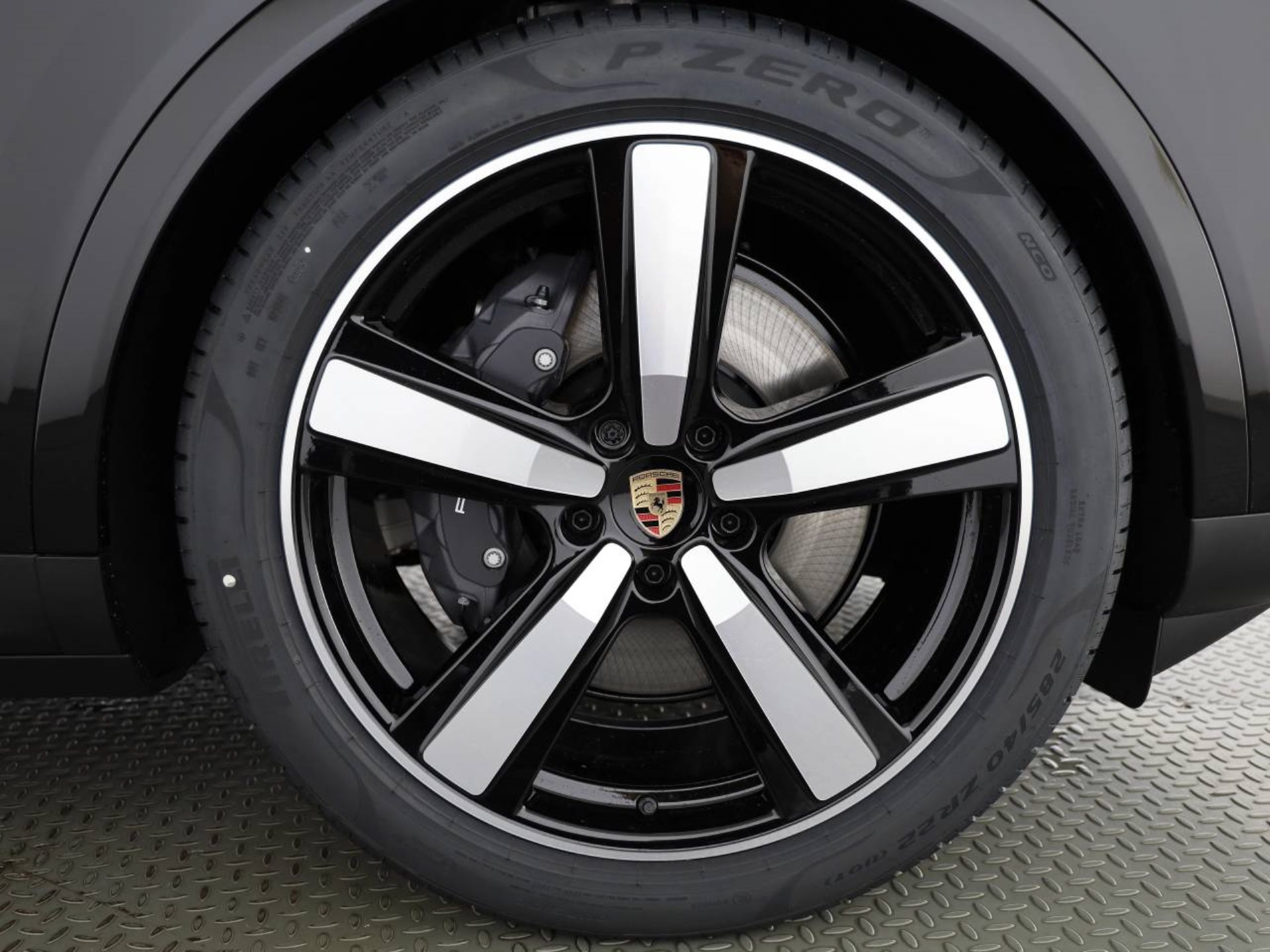 PORSCHE Cayenne E-Hybrid-image-5