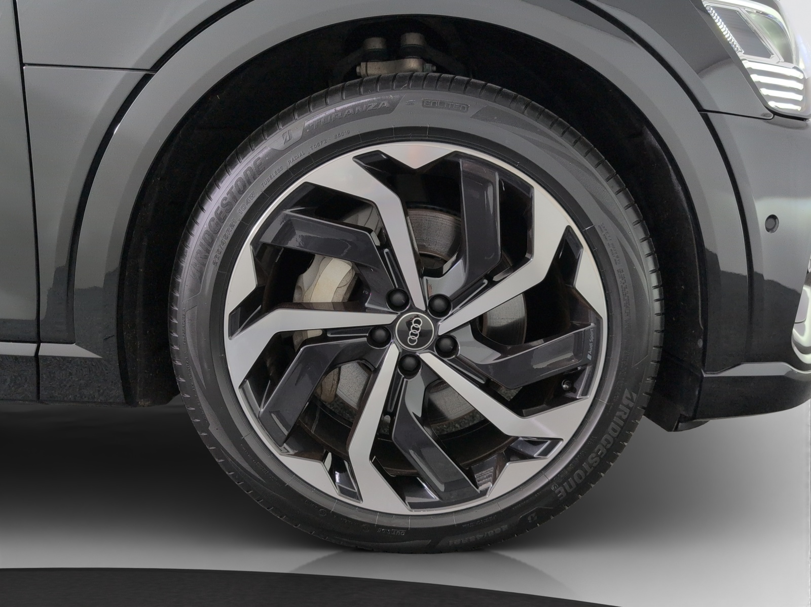 AUDI e-tron 55 Sportback S Line Black Edition quattro-image-4