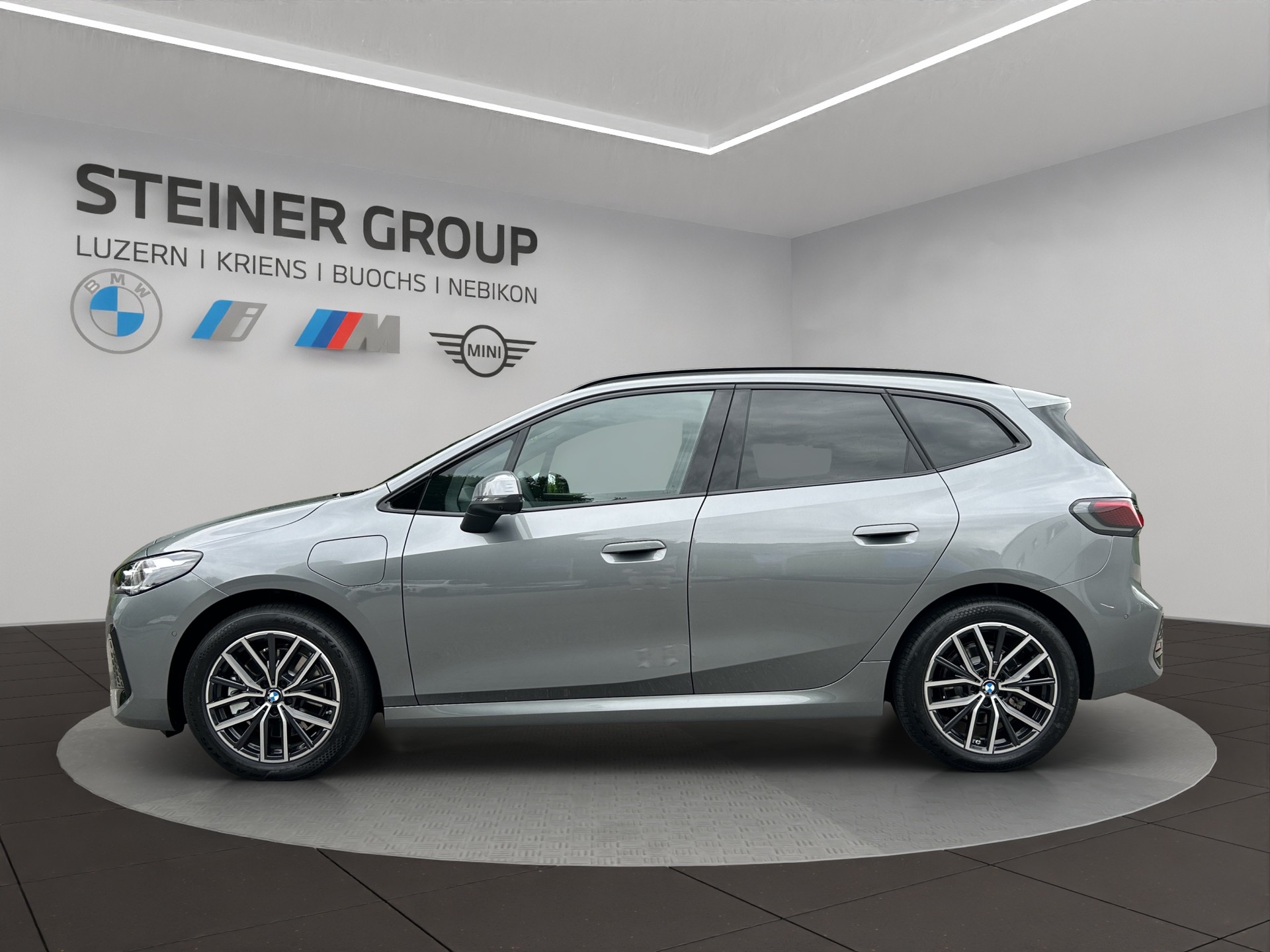 BMW 230e xDrive Active Tourer M Sport-showroom-element-3