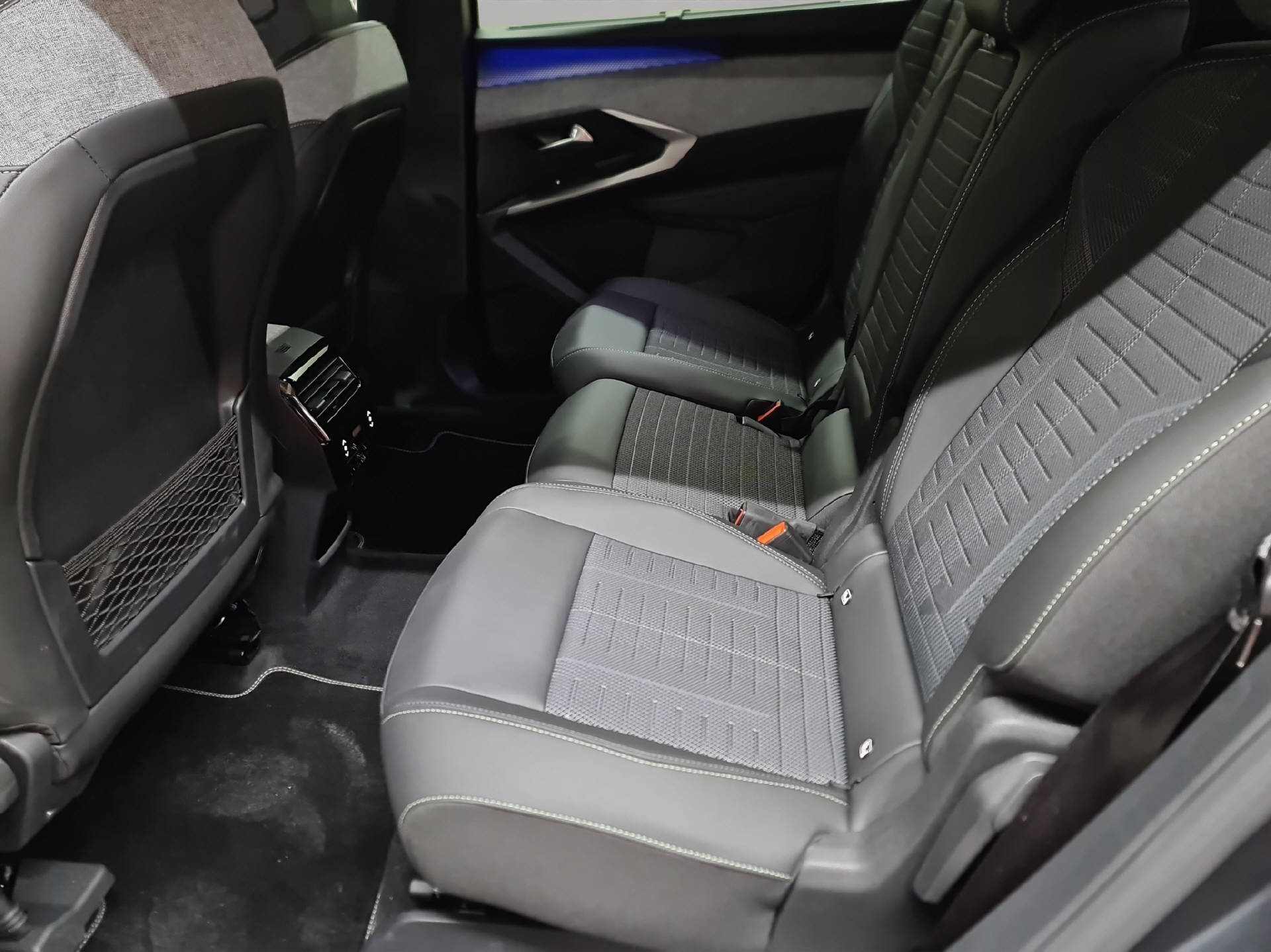 PEUGEOT 5008 1.2 Hybrid GT-image-9
