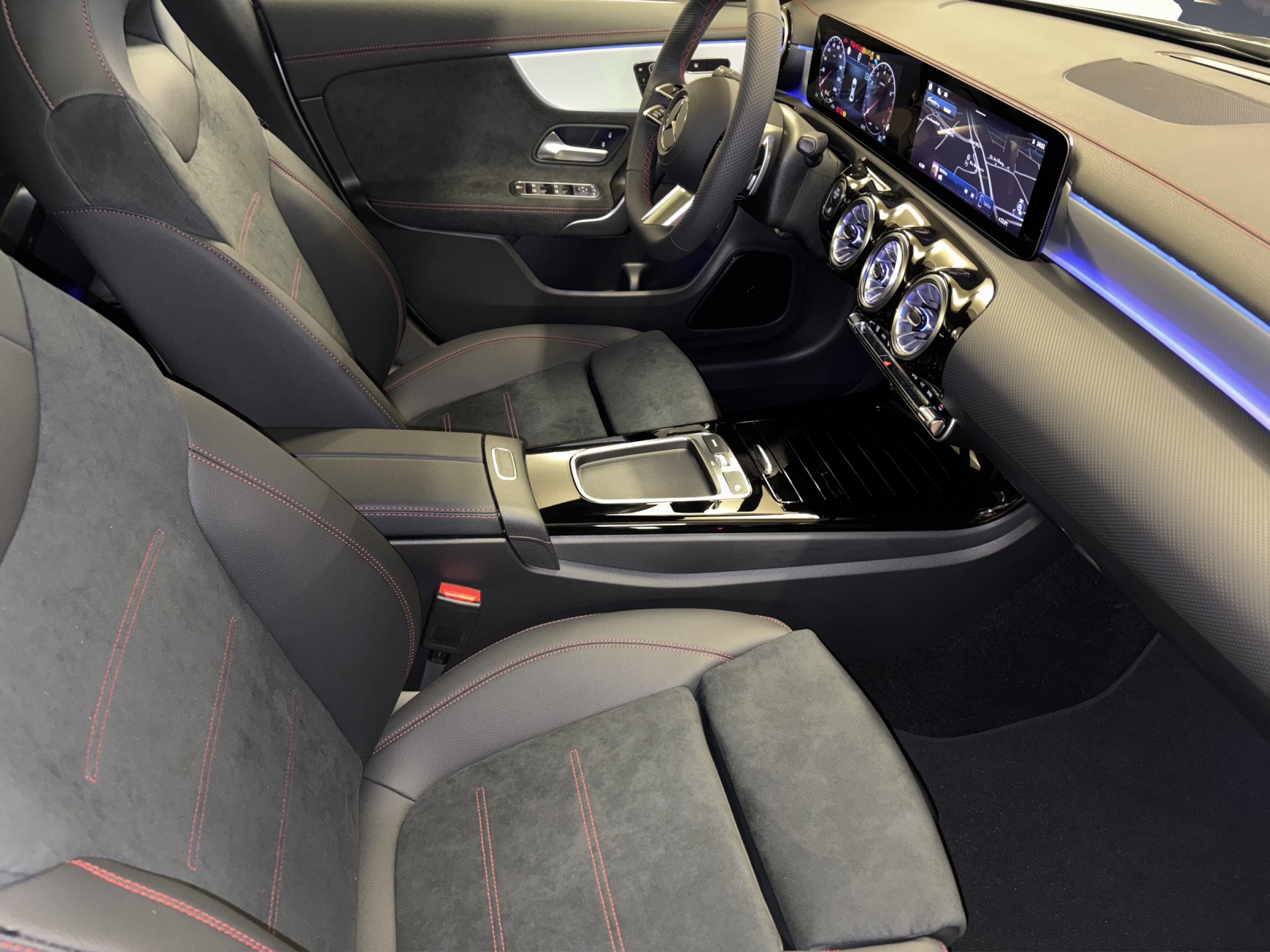 MERCEDES-BENZ CLA 220 4M Coupé-image-9
