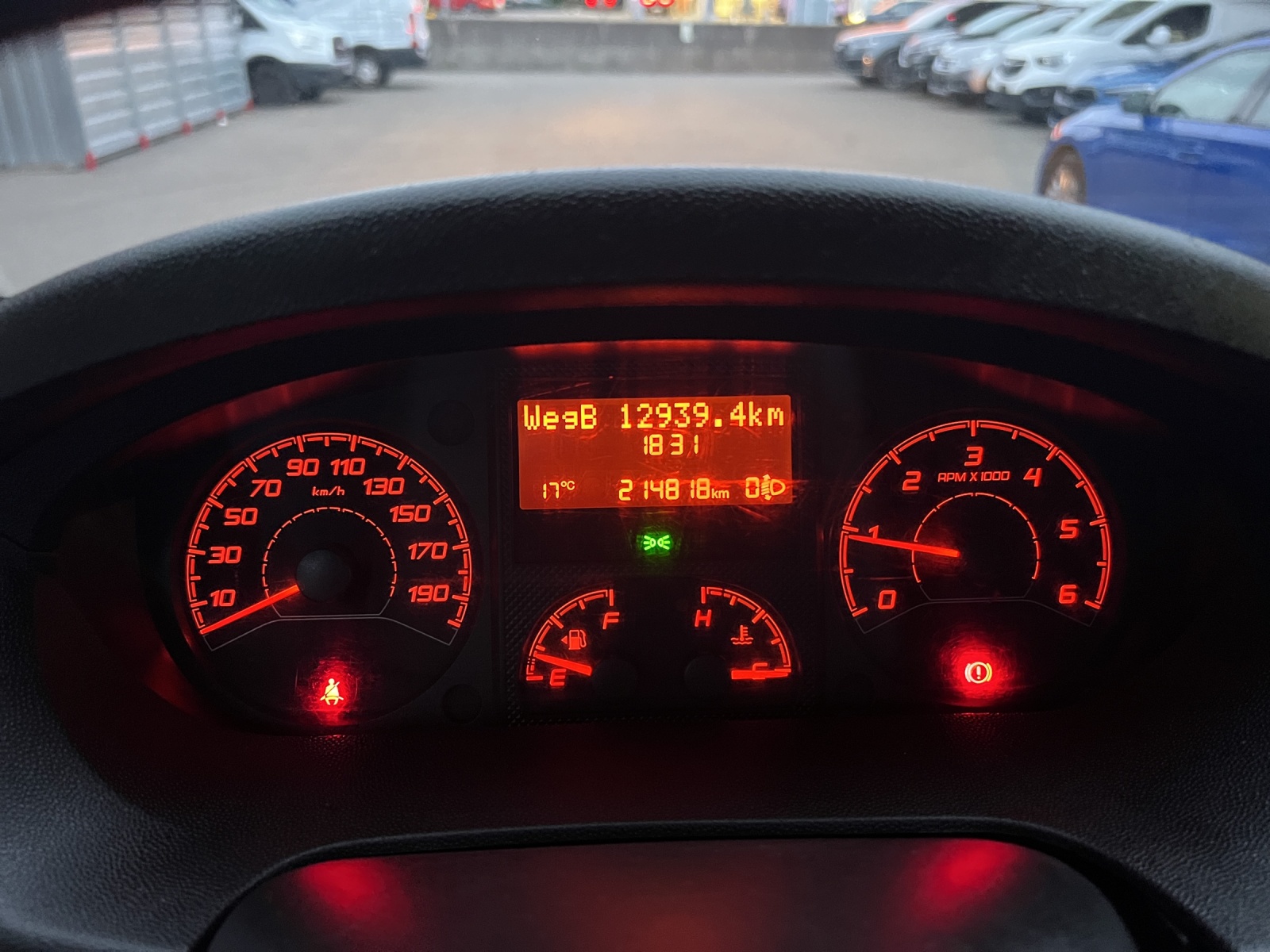 CITROEN Jumper 30 2.2 BlueHDi 120 Club L1H1-image-21