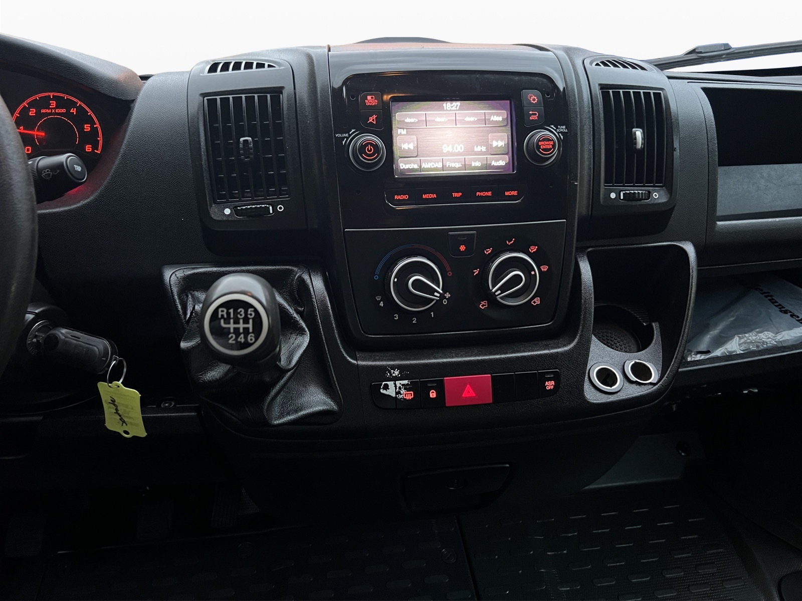 CITROEN Jumper 30 2.2 BlueHDi 120 Club L1H1-image-11