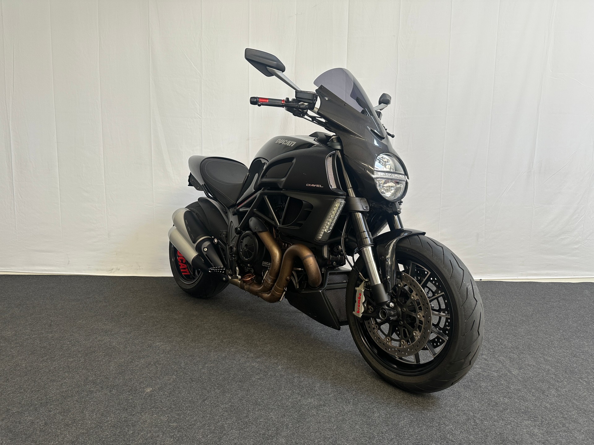 DUCATI Diavel 1200 Dark-showroom-element-1