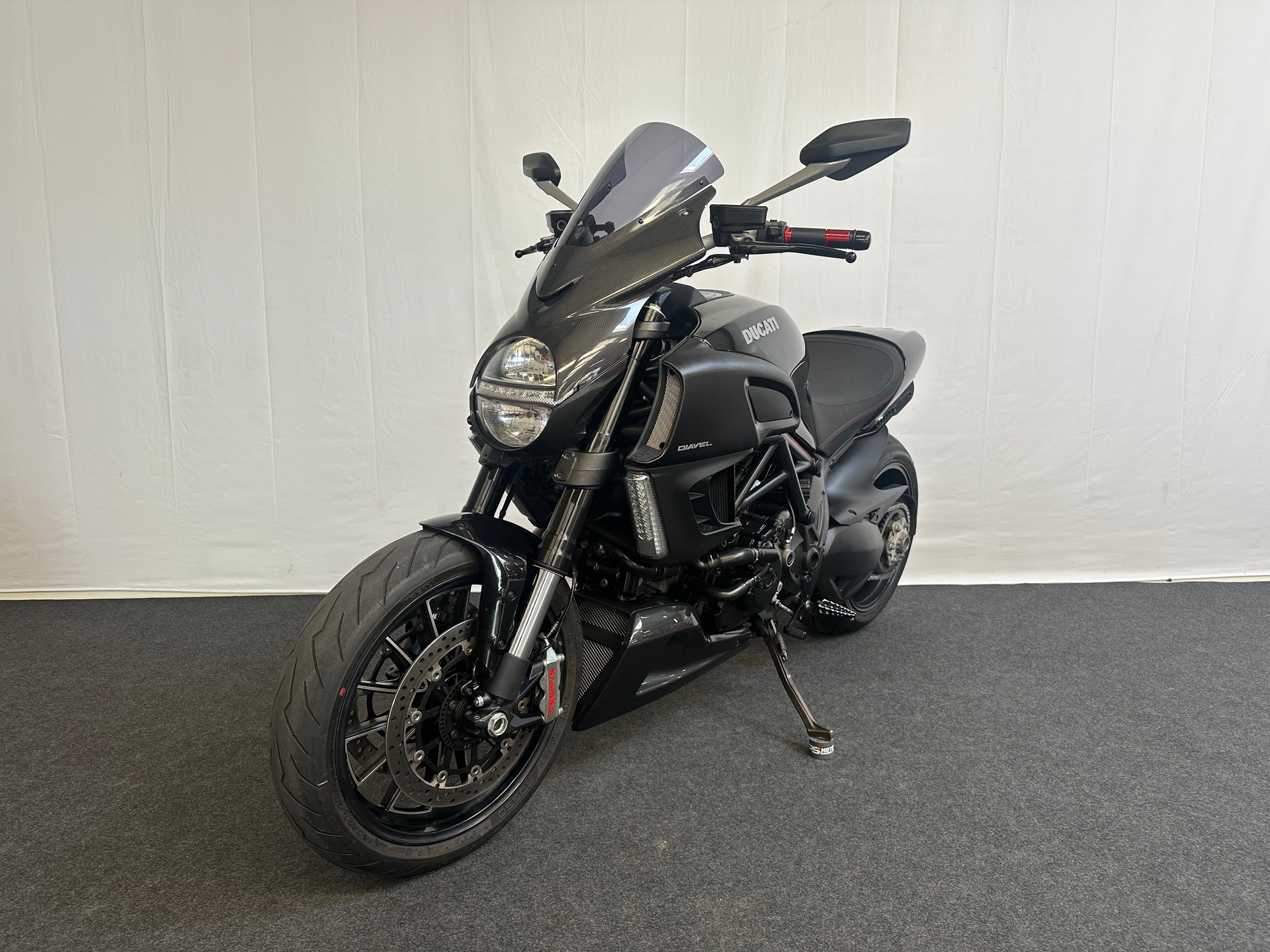 DUCATI Diavel 1200 Dark-showroom-element-2
