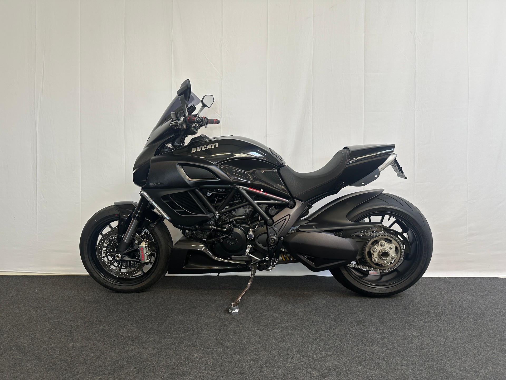DUCATI Diavel 1200 Dark-showroom-element-3