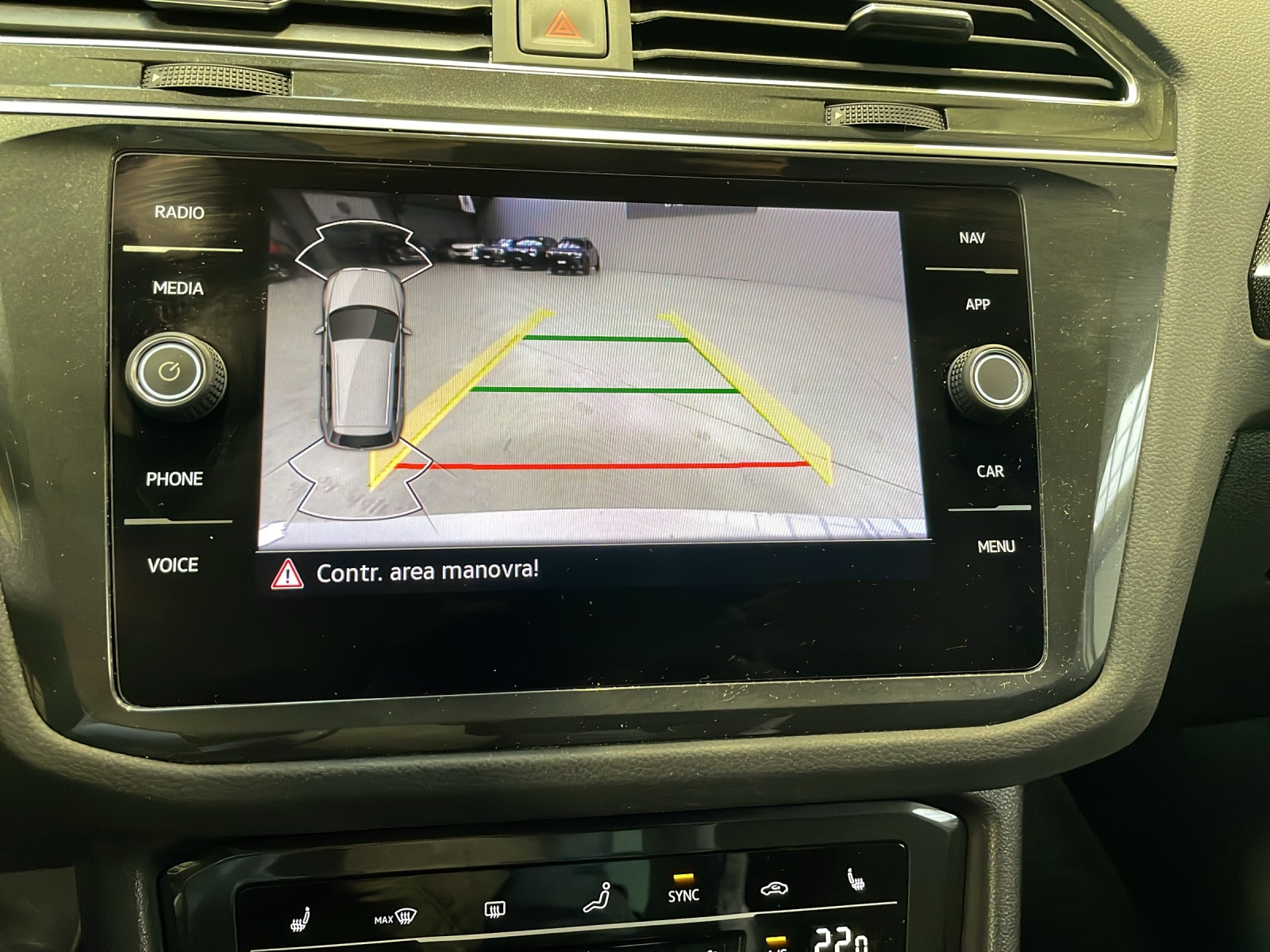 VW Tiguan 2.0 TDI SCR Elegance 4Motion DSG-image-14
