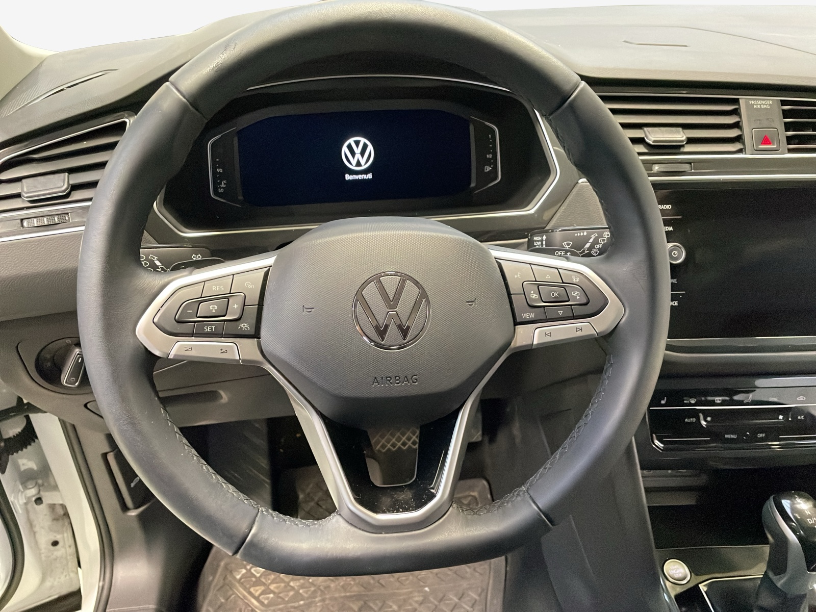 VW Tiguan 2.0 TDI SCR Elegance 4Motion DSG-image-9