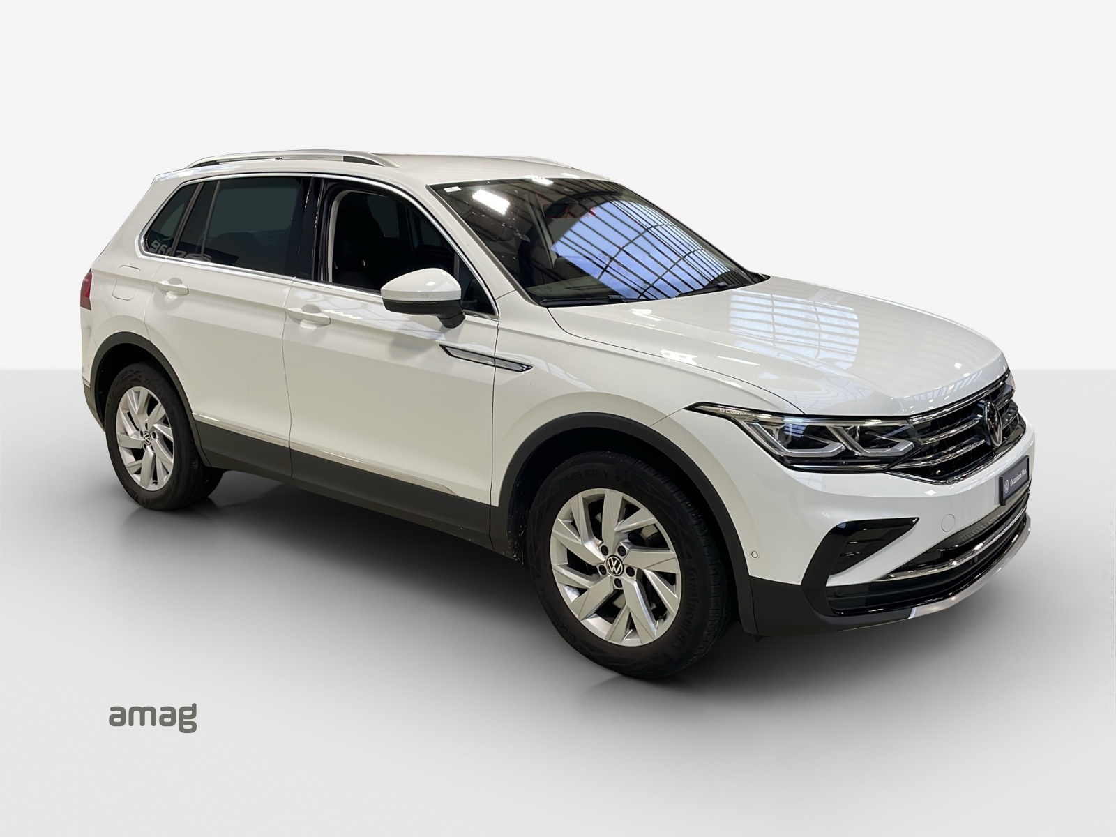 VW Tiguan 2.0 TDI SCR Elegance 4Motion DSG-image-5